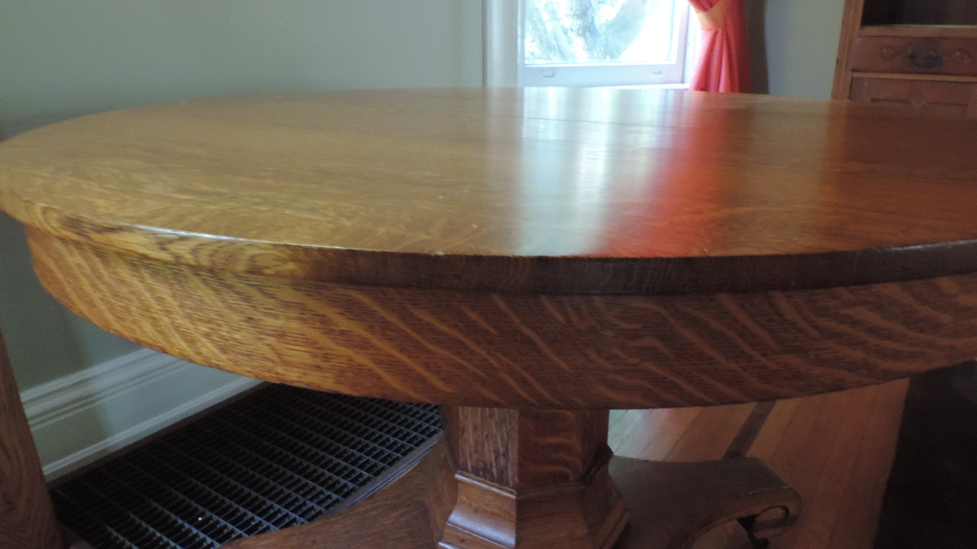 Antique Quarter Sawn Oak Pedestal Dining Table with Three Leaves EBTH