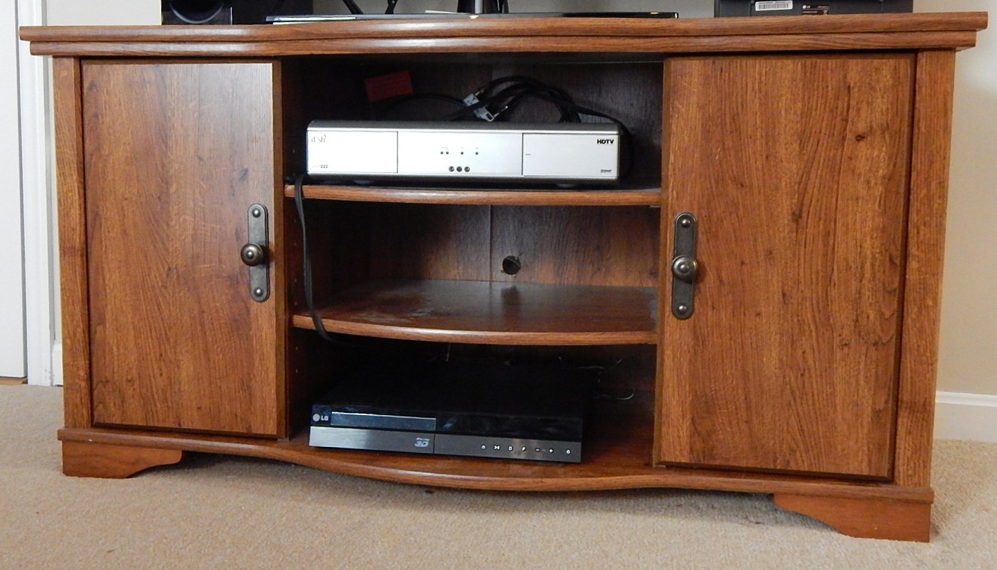 Sauder Style Oak Laminate Television Stand EBTH