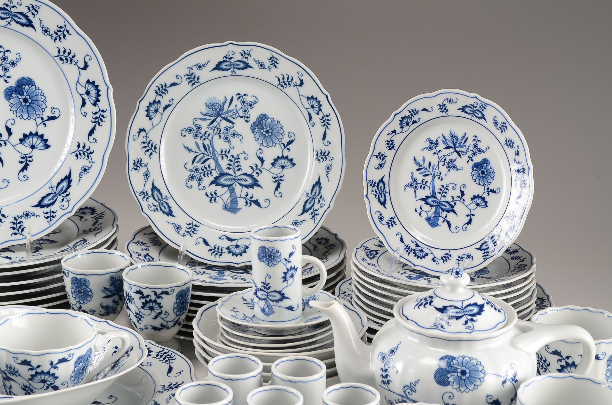 Blue Danube Blue Onion China Set EBTH
