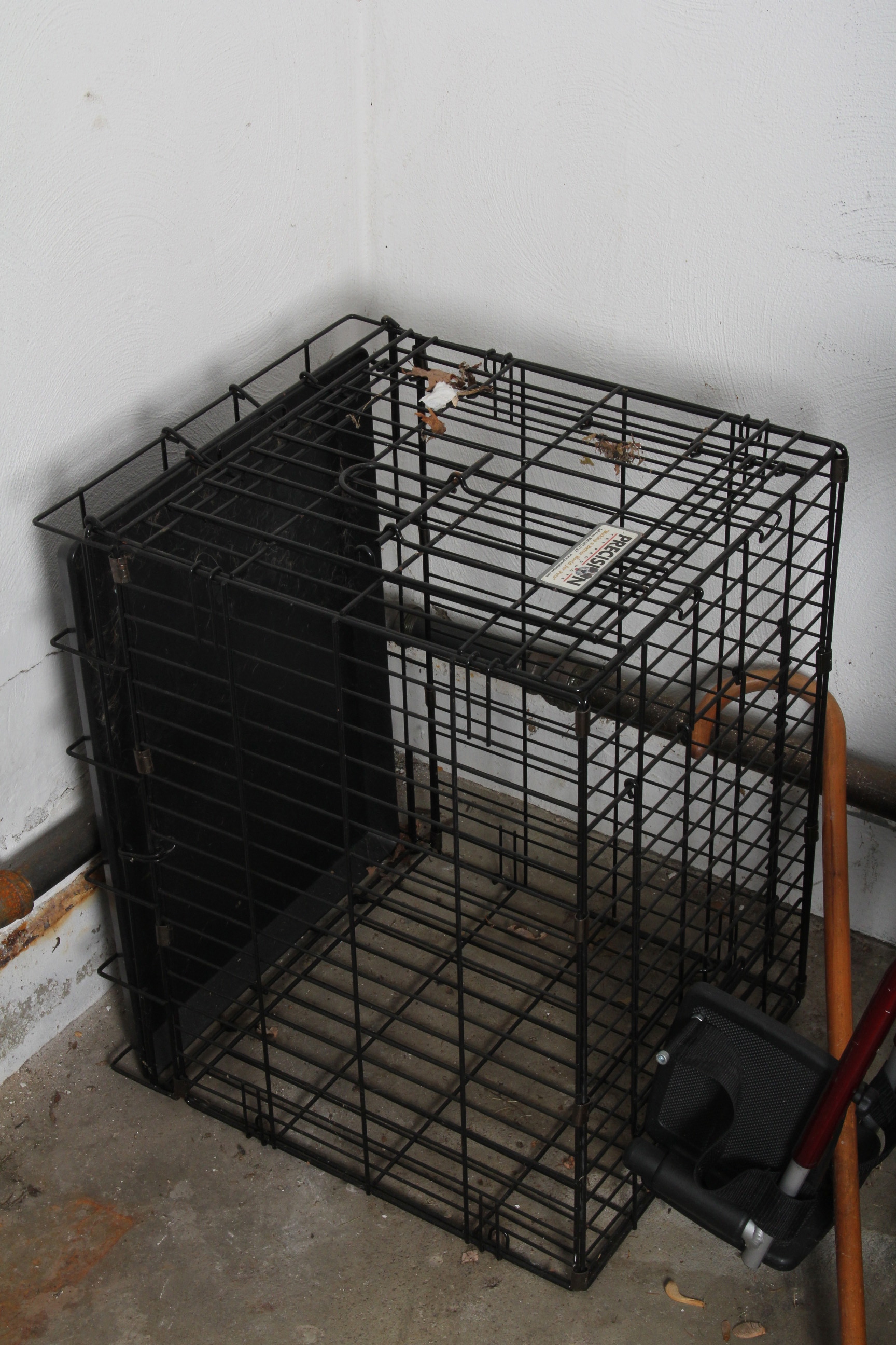 Small Metal Dog Cage EBTH