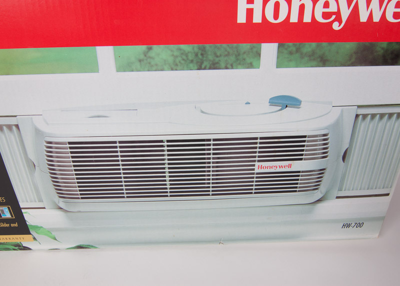 New in Box Honeywell Window Fan EBTH