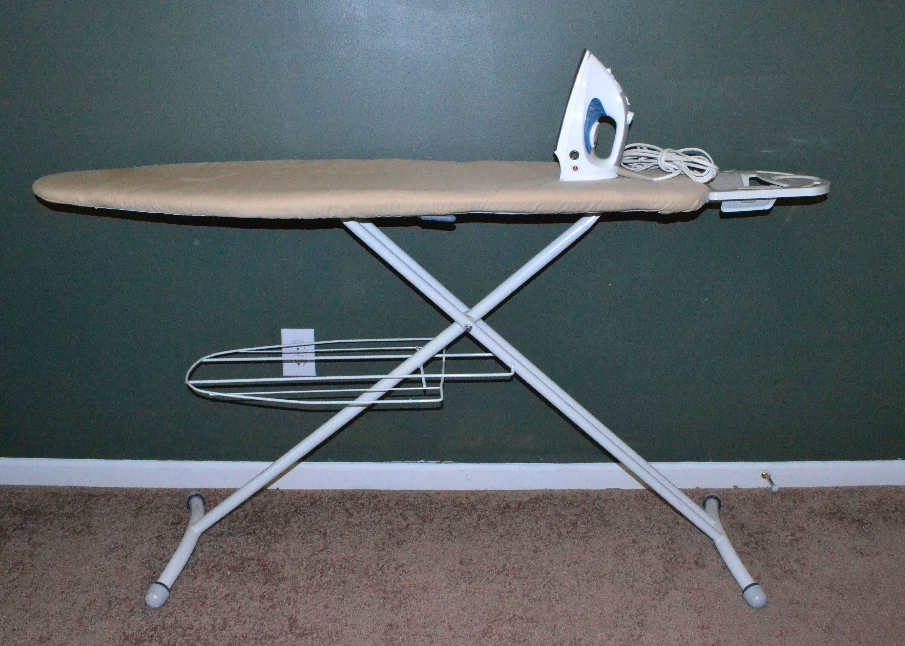 GE Lightweight Steam Iron and Board EBTH