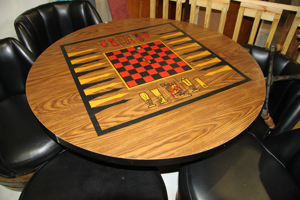 Barrel Game Table with Matching Chairs EBTH