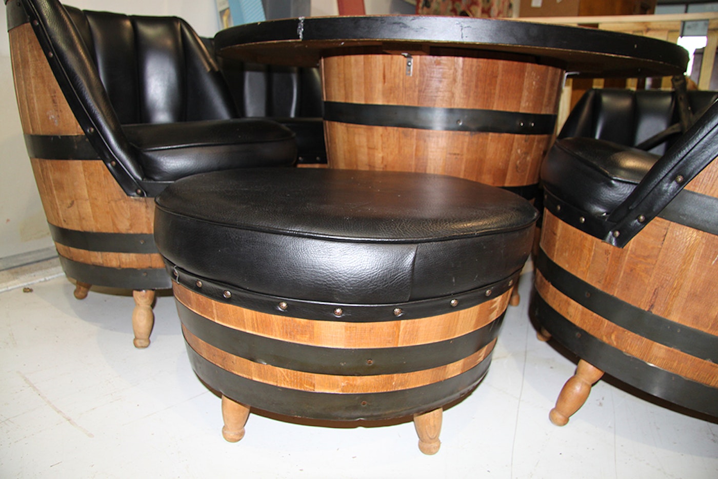 Barrel Game Table with Matching Chairs | EBTH
