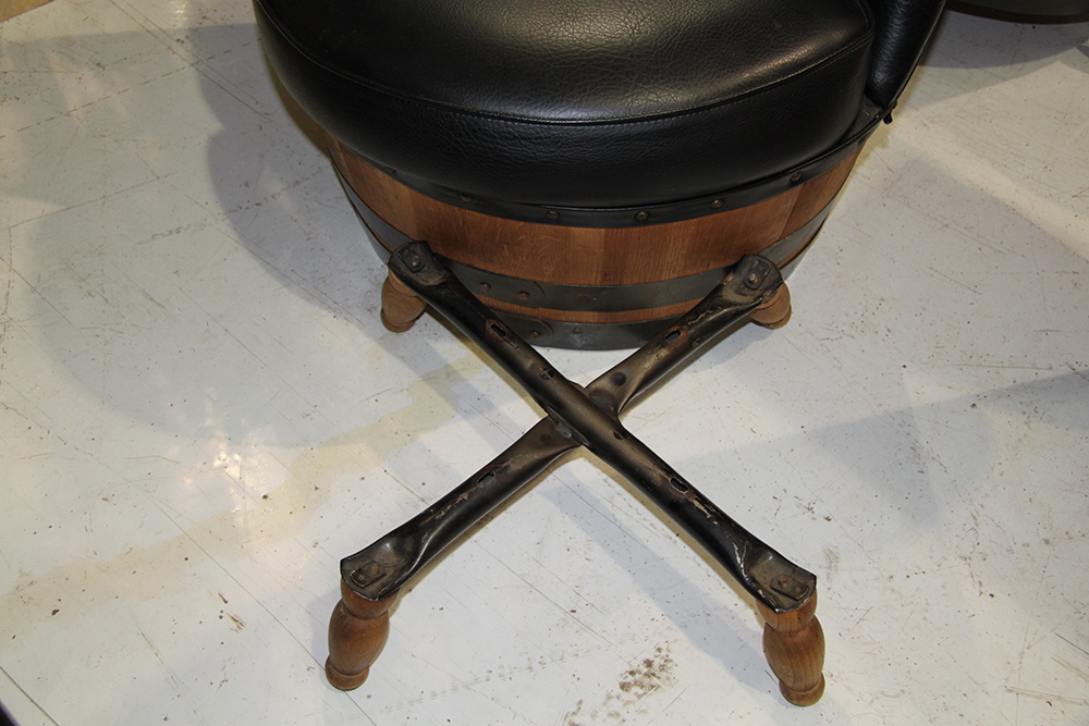 Barrel Game Table with Matching Chairs EBTH