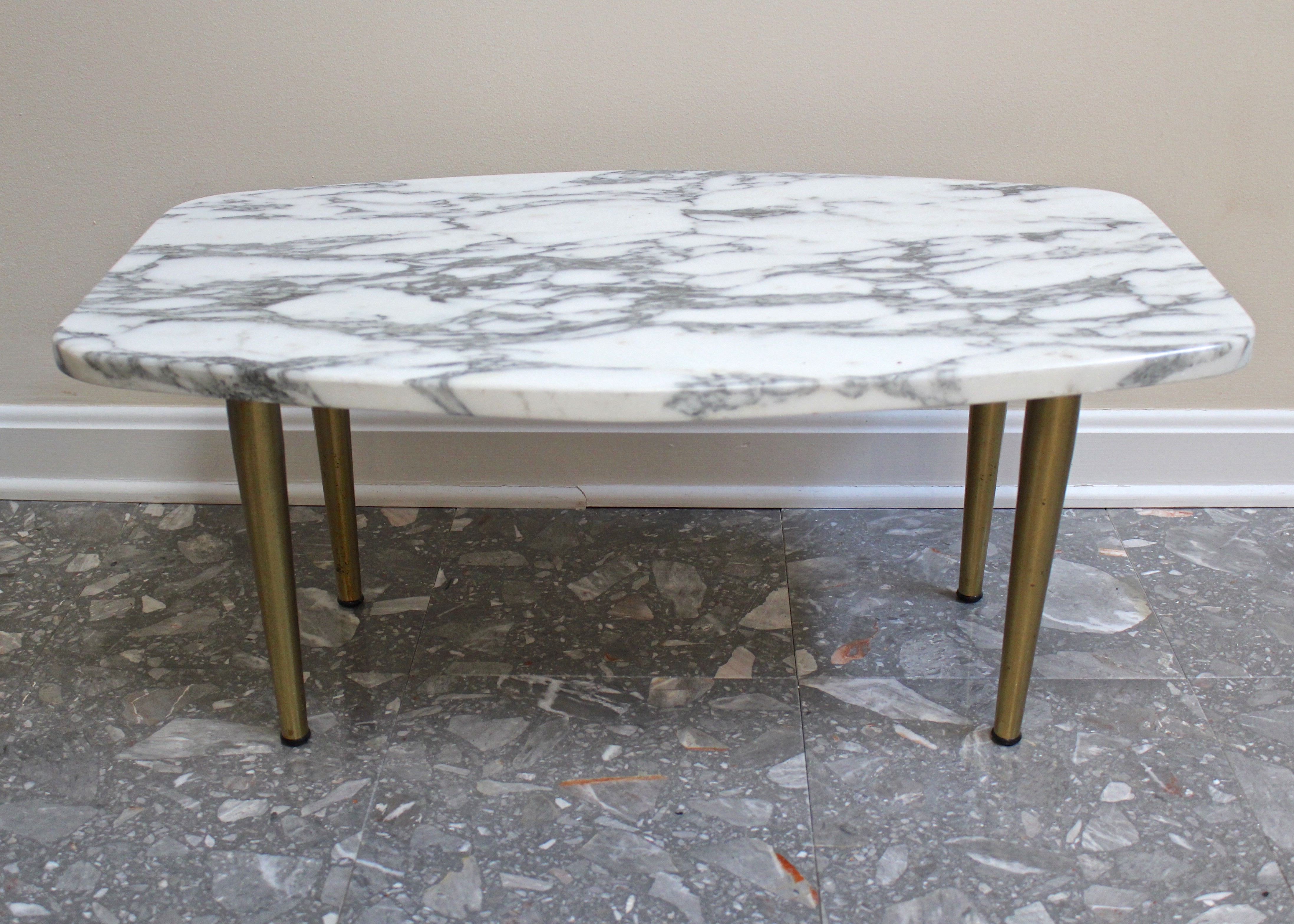 Marble Top Accent Table EBTH   IMG 8761.JPG