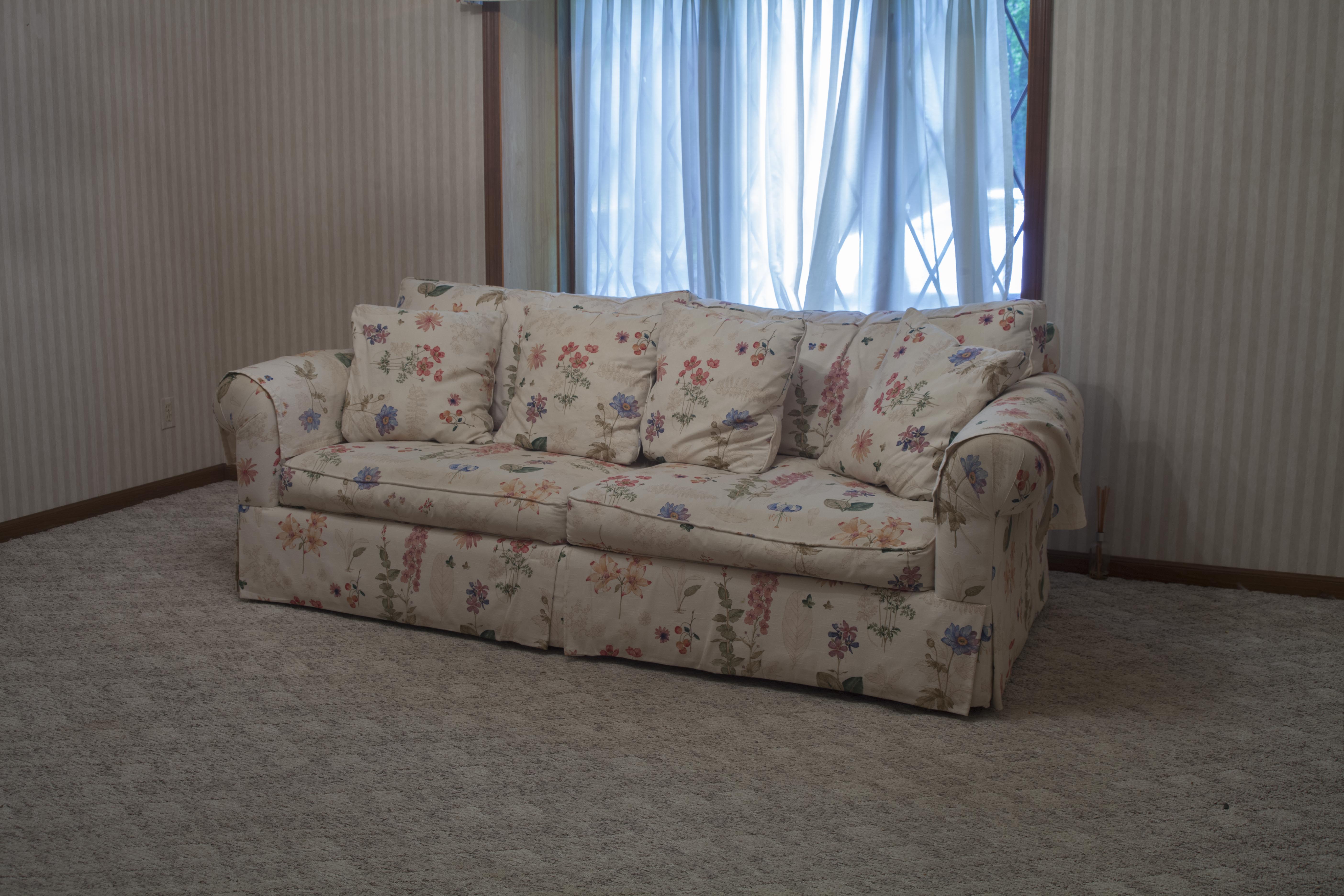 Guardsman Furniture Cream Color Sofa with Floral Design EBTH