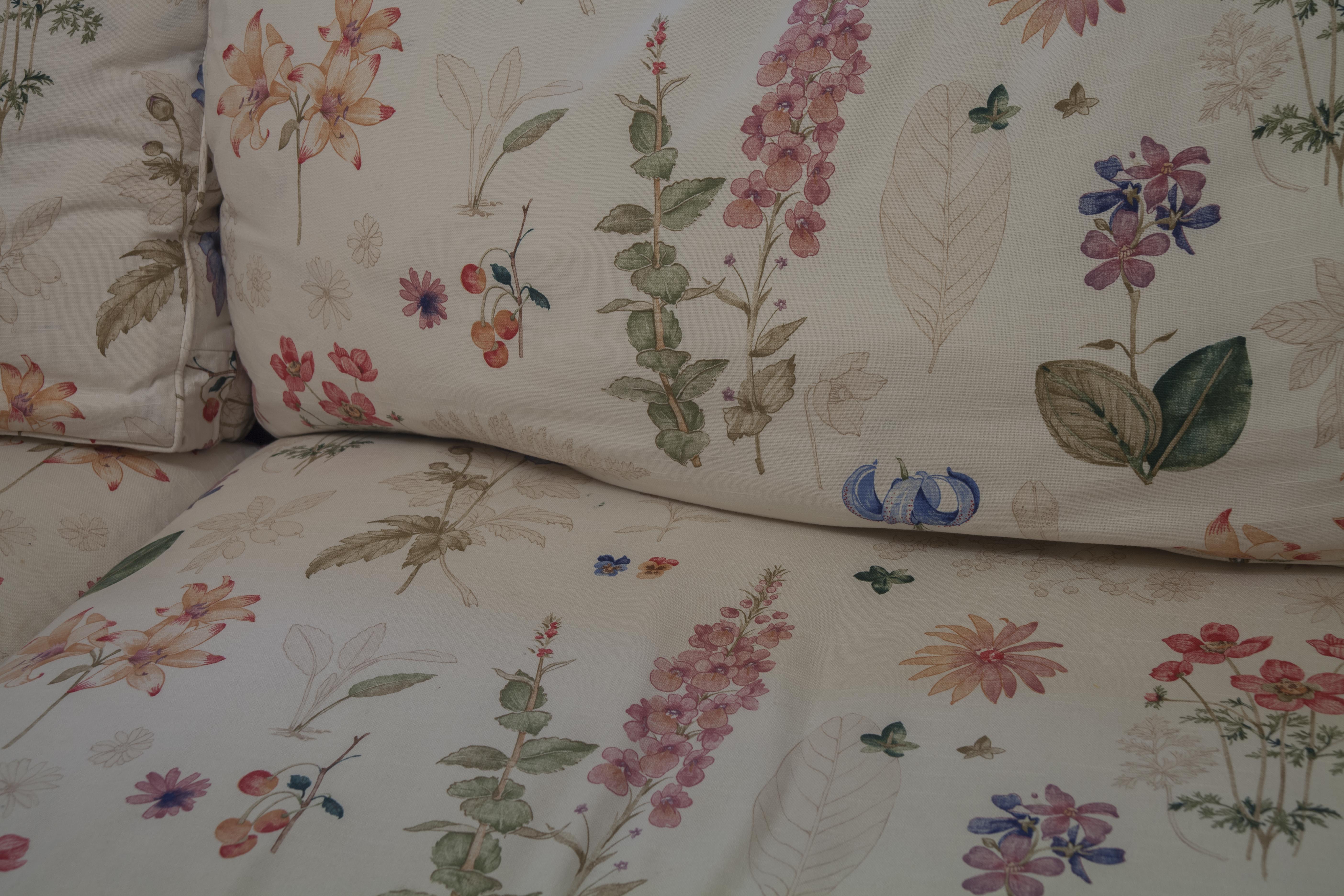 Guardsman Furniture Cream Color Sofa with Floral Design EBTH