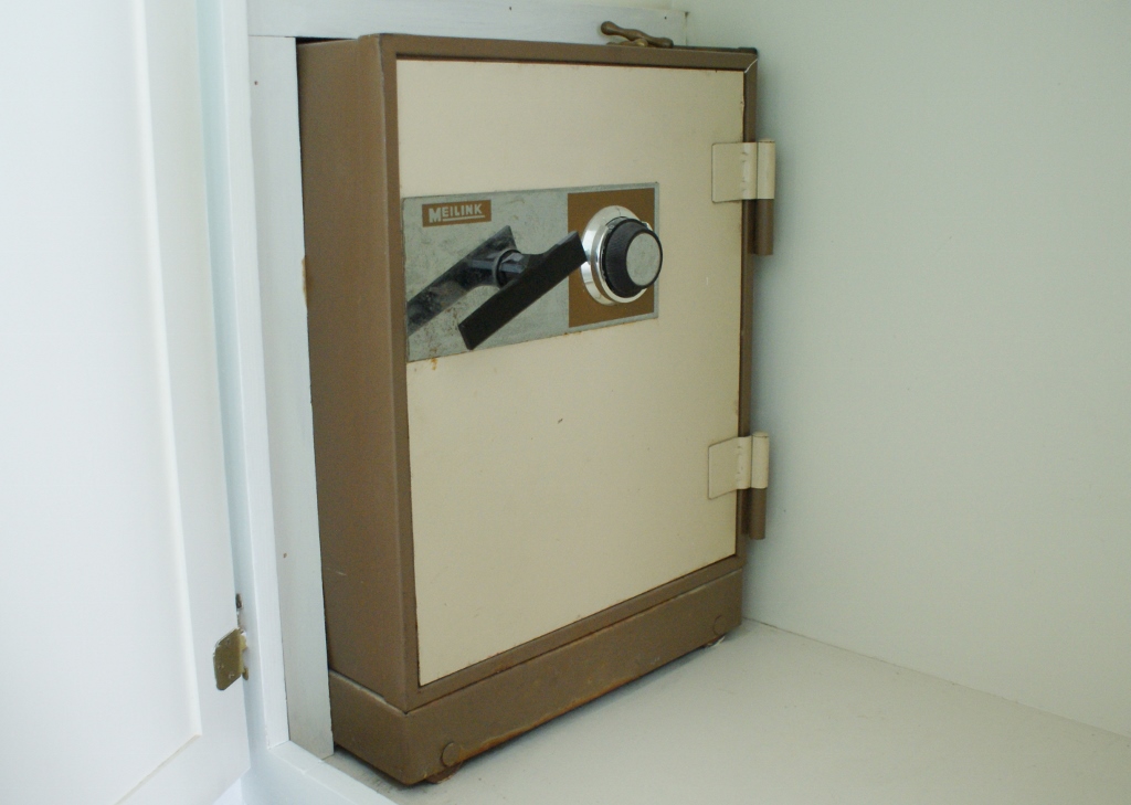 Vintage Meilink Wall Safe EBTH