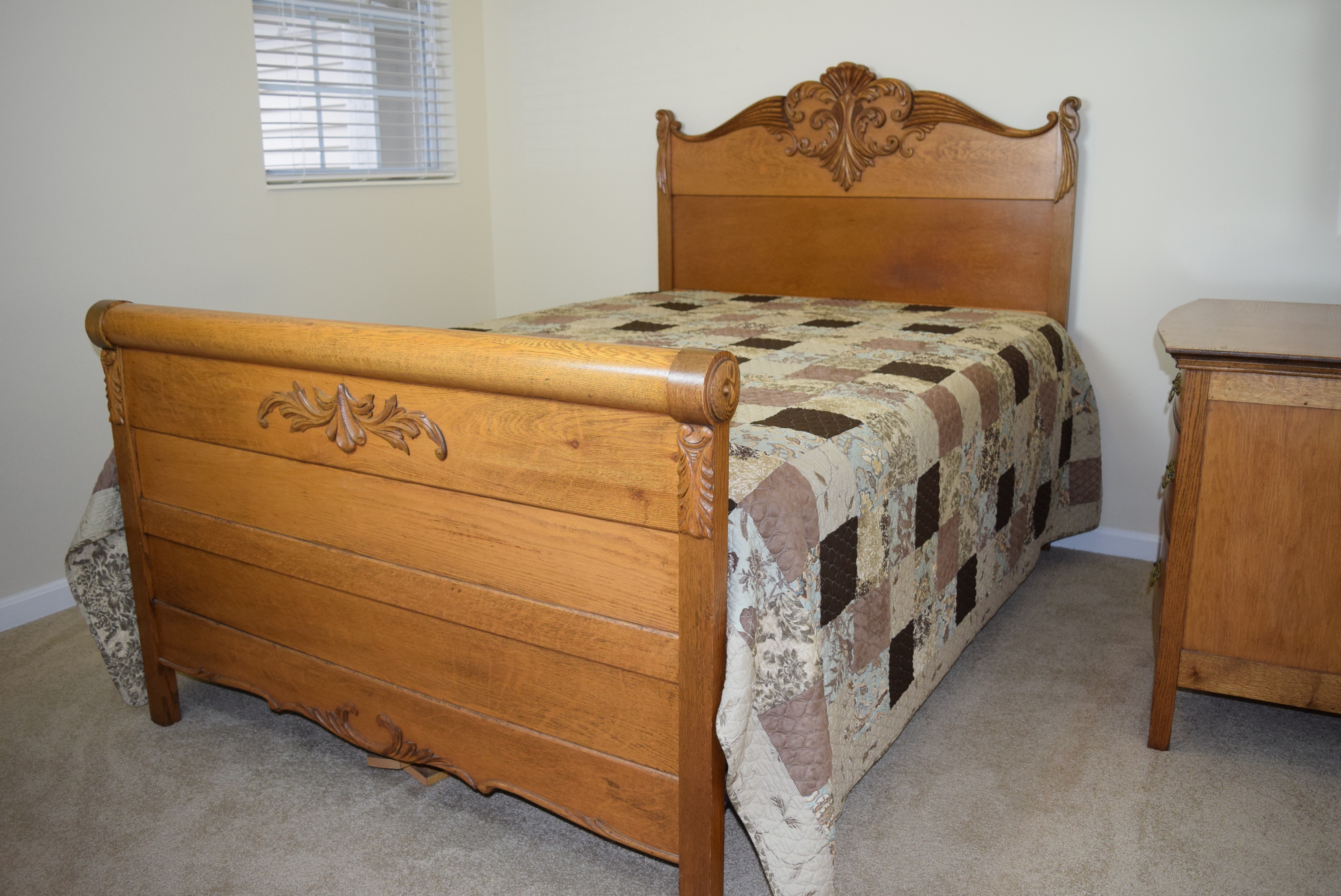 Antique Oak Full Or Queen Bed : EBTH