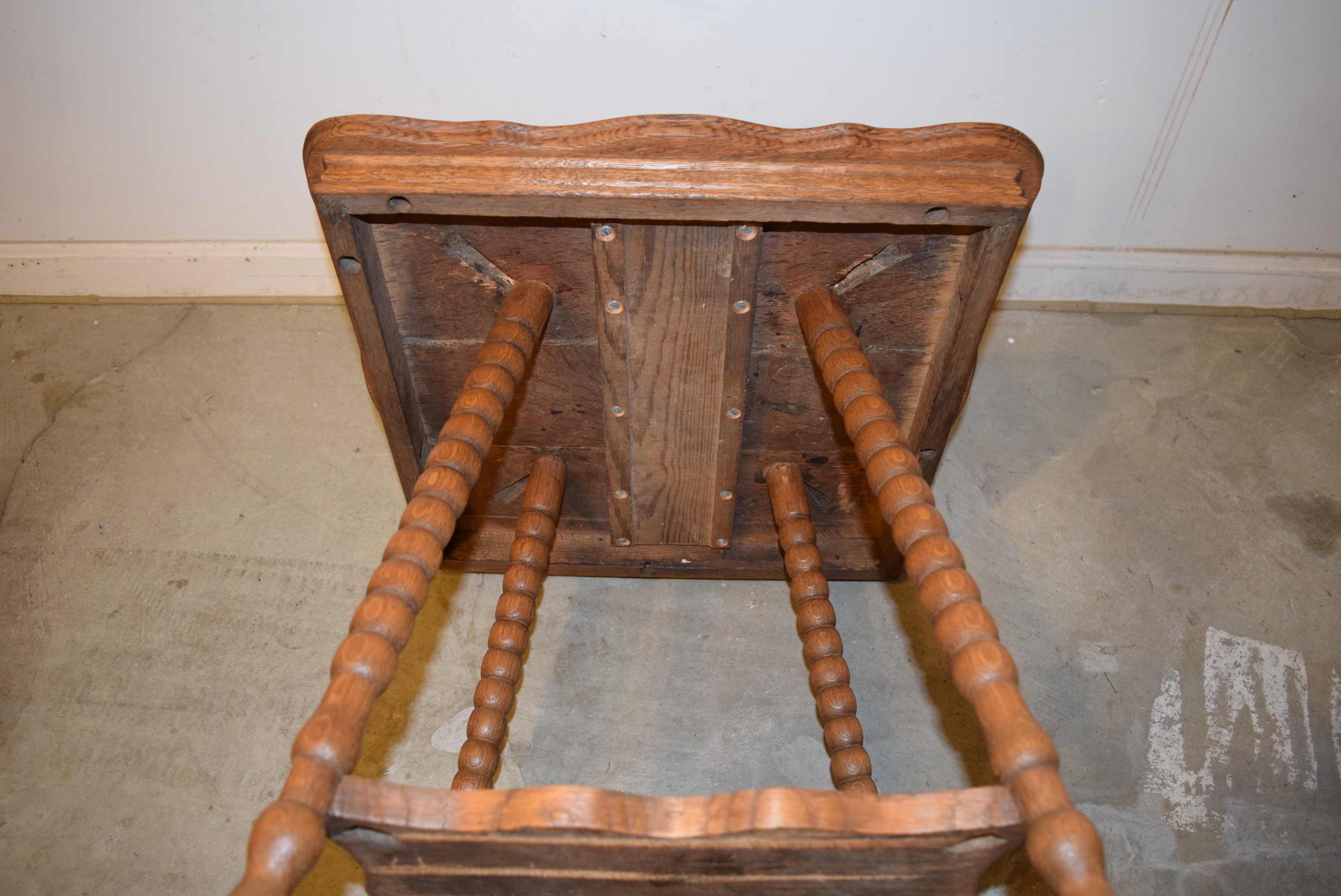 Oak Antique Bobbin Leg Side Table EBTH
