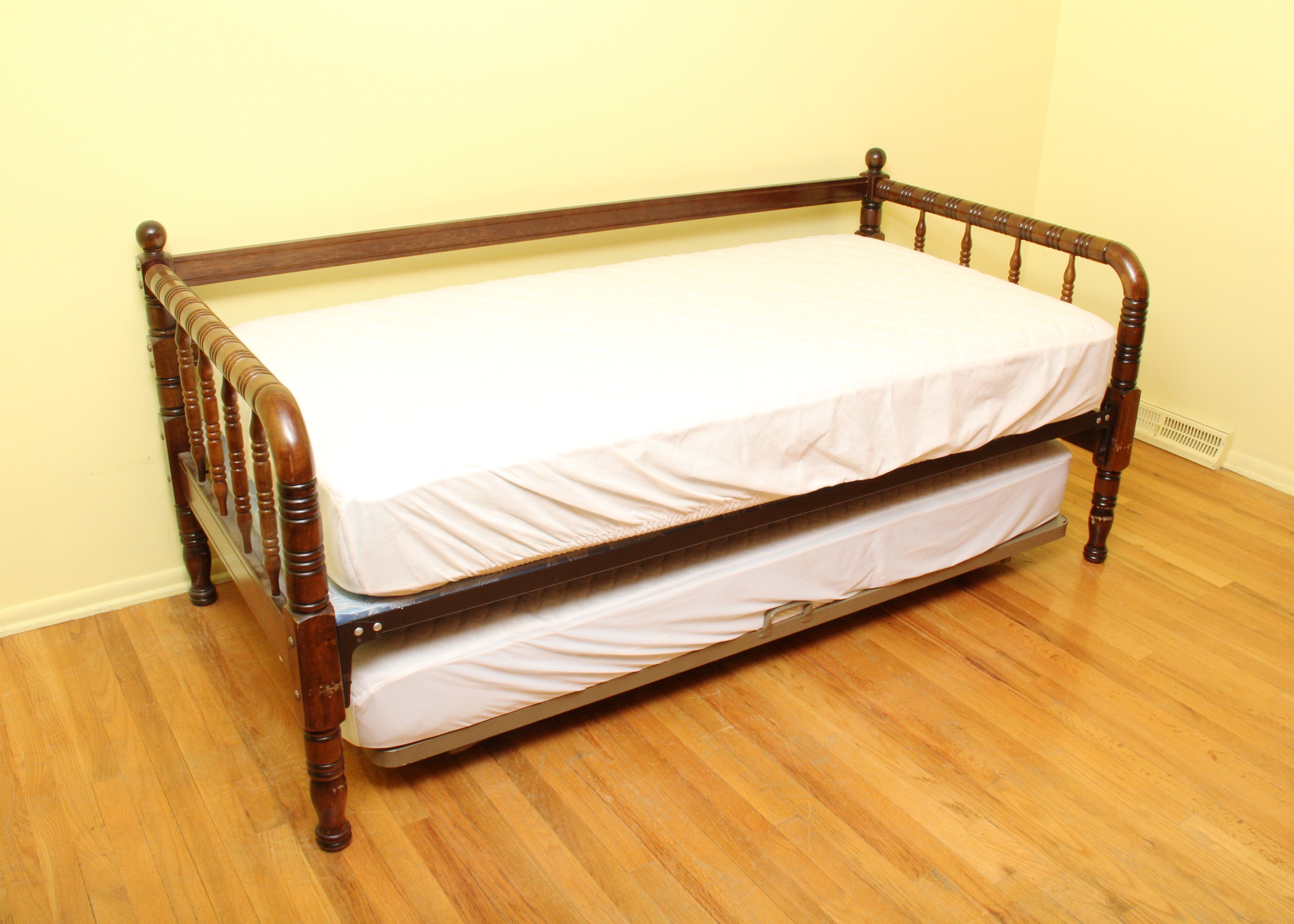 Jenny Lind Style Trundle Bed EBTH