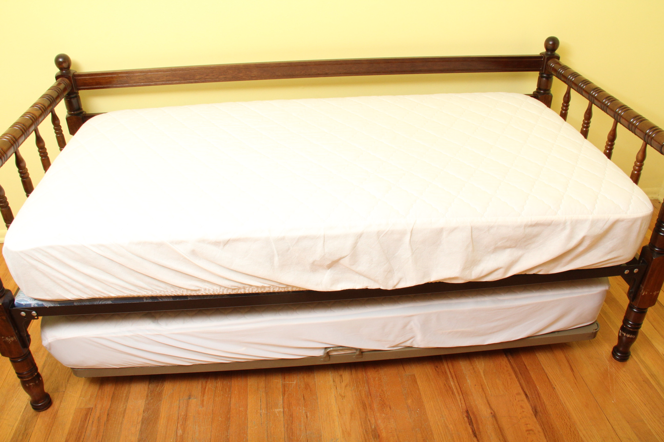 Jenny Lind Style Trundle Bed EBTH