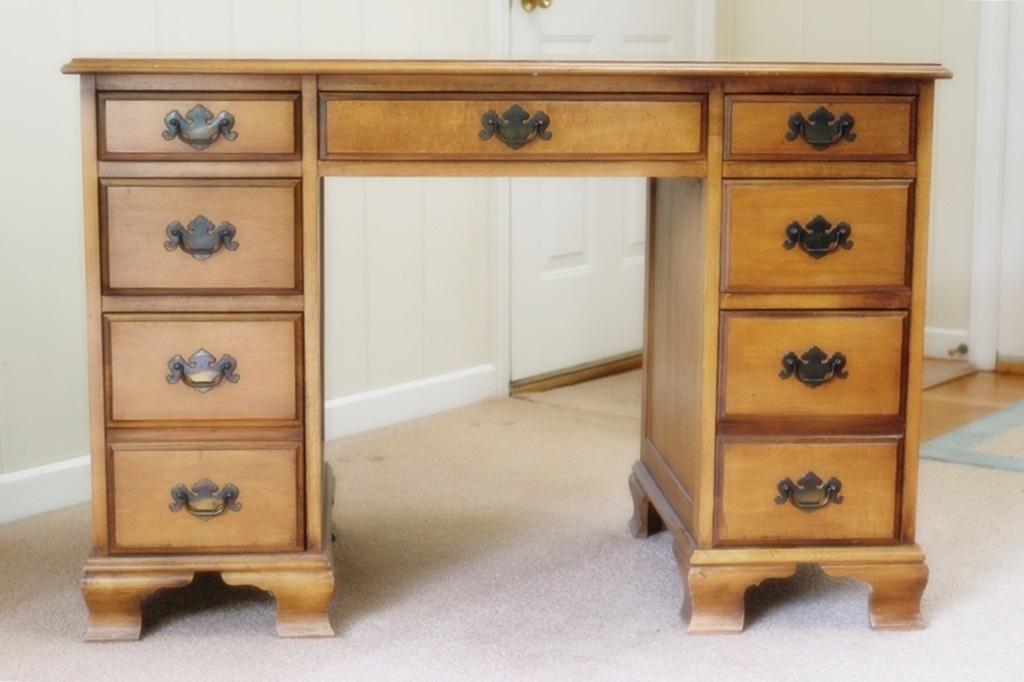 Maddox Colonial Reproductions Desk Ebth