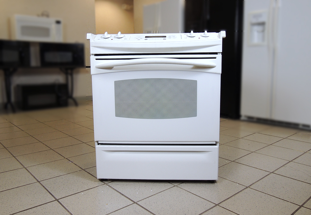 White GE Glass Top Electric Range EBTH   DSCN0574 