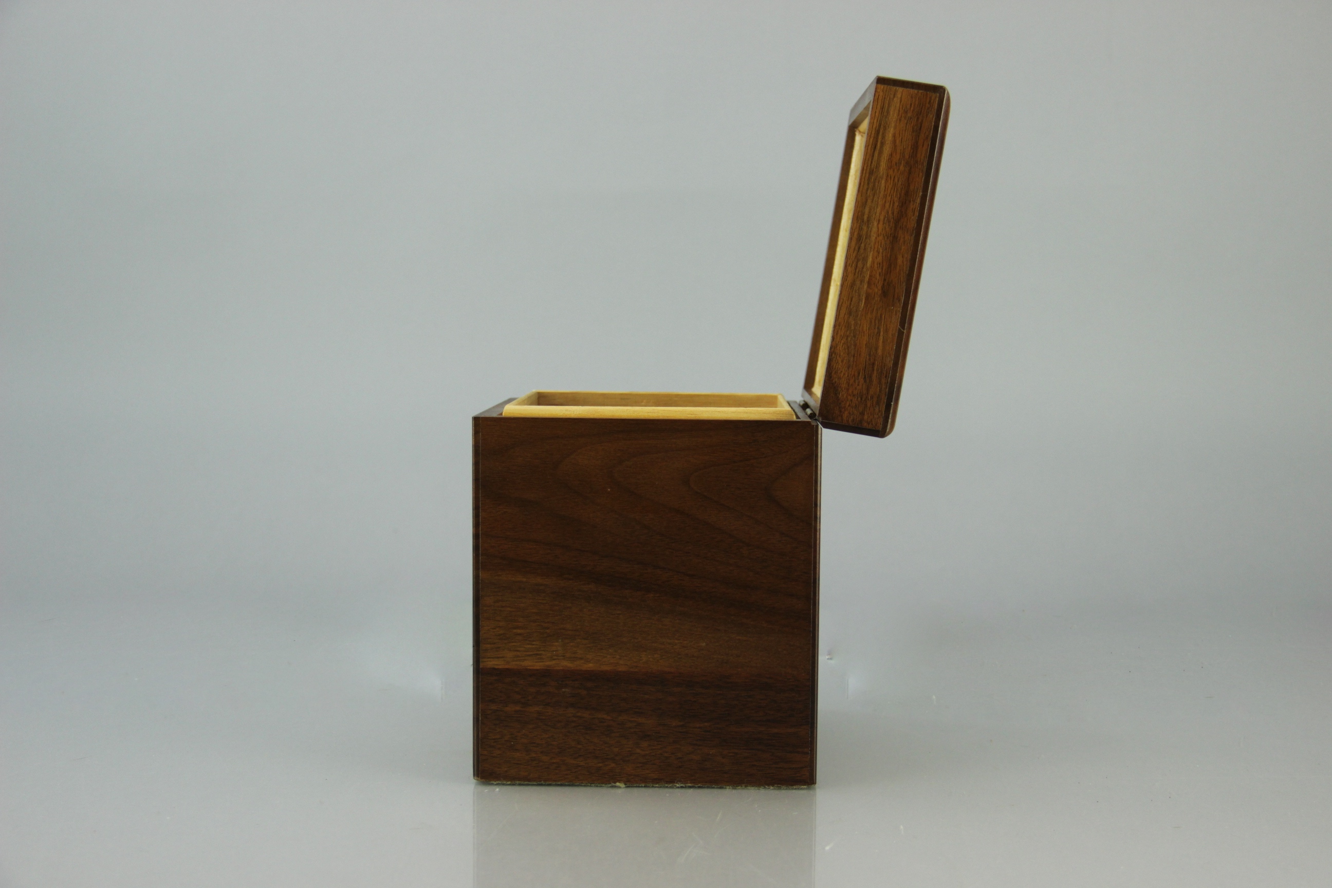 Decatur Industries Walnut Tobacco Humidor Box EBTH