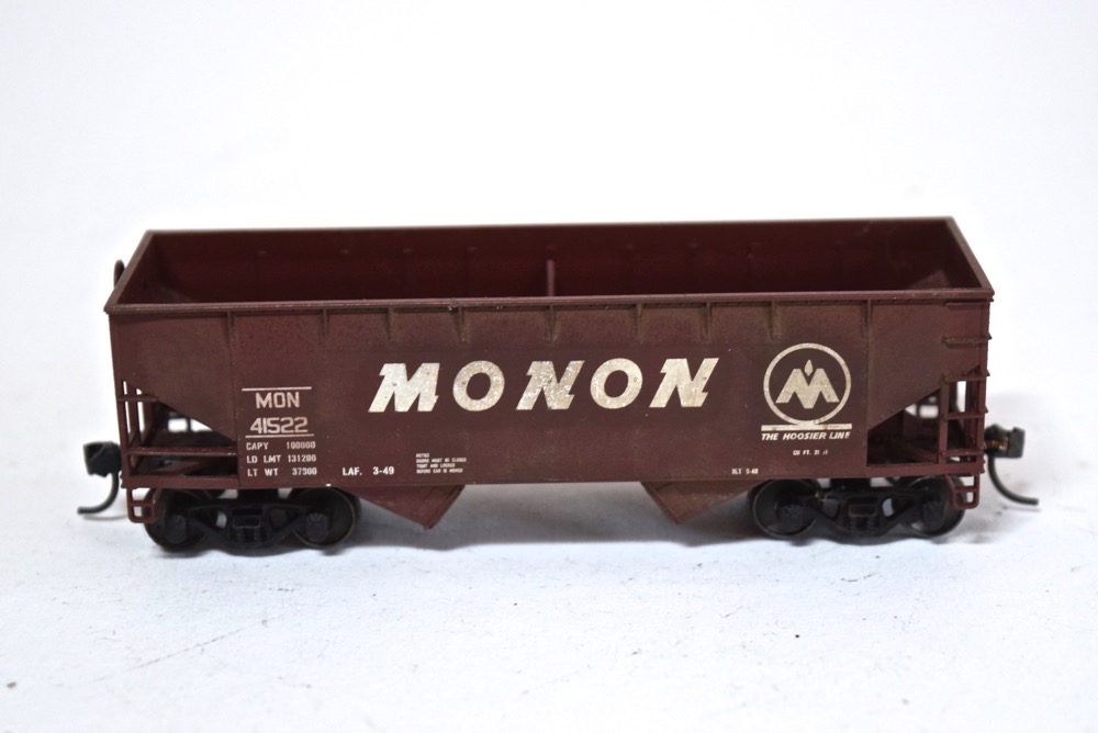 Assortment of Monon Model Train Cars : EBTH