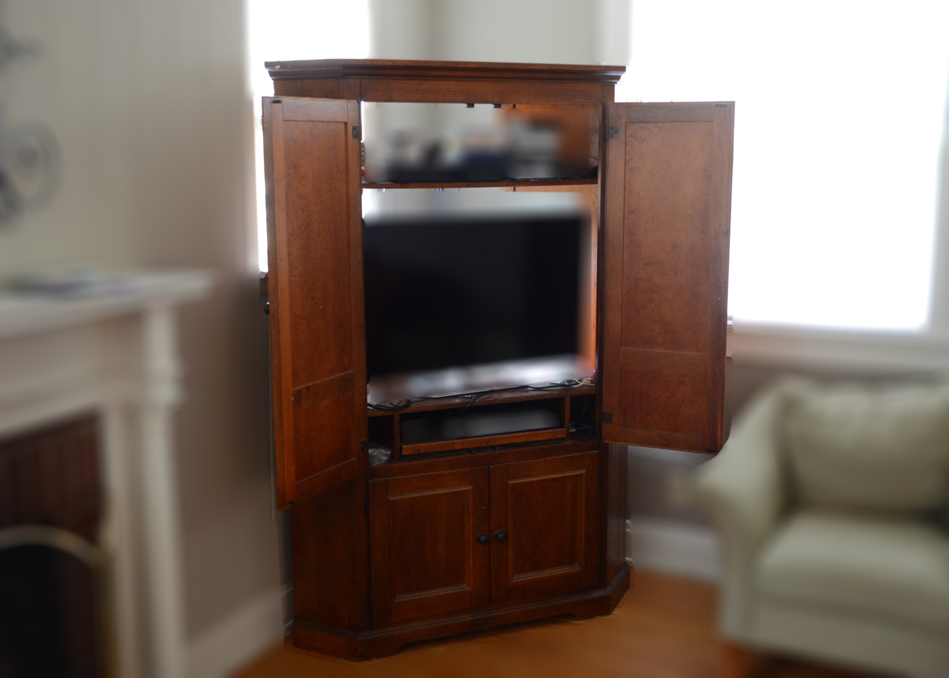 Corner Entertainment EBTH