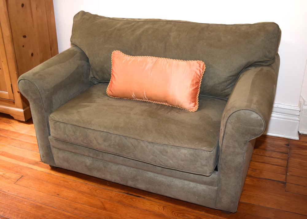 Twin Sleeper Loveseat by Havertys Furniture EBTH