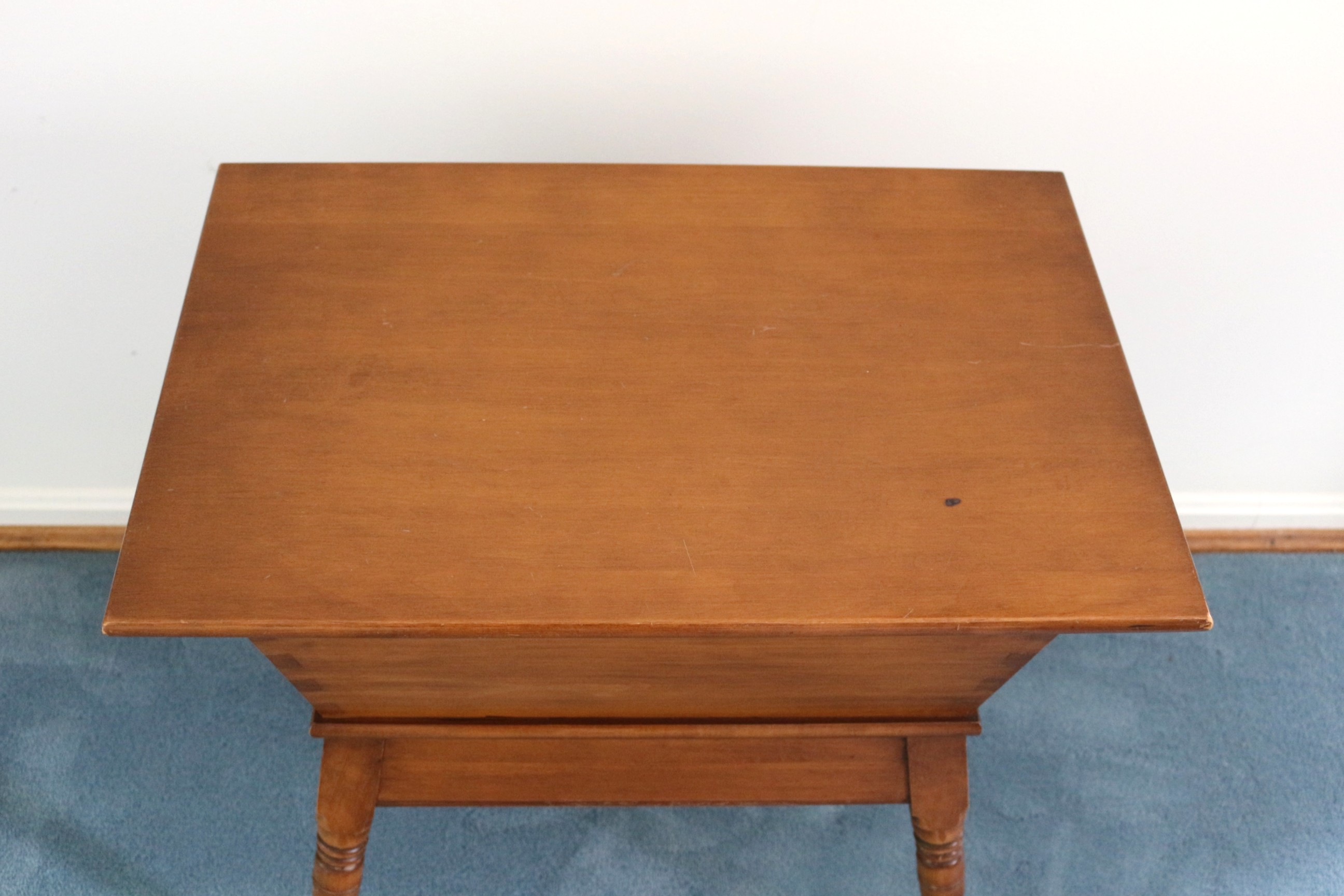 Willett Solid Maple 'Brownleigh' End Table EBTH