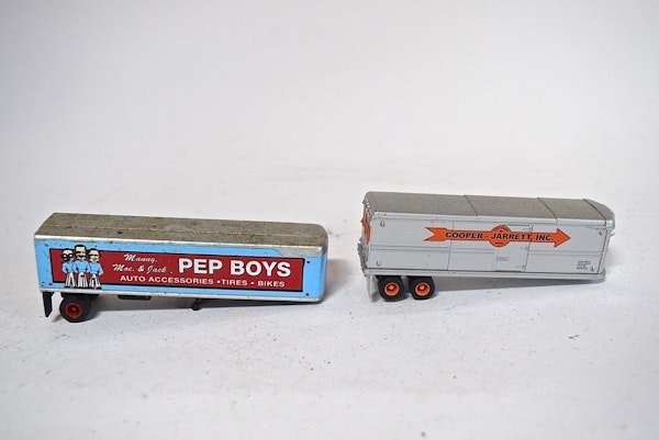 Assortment of HO Scale Trucks and Trailers : EBTH