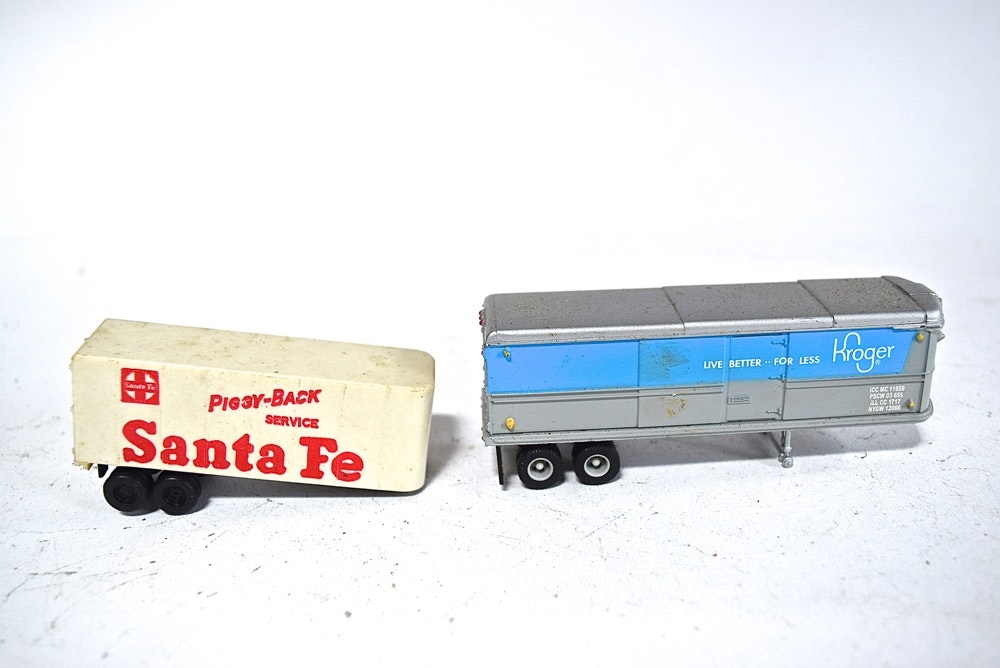 Assortment of HO Scale Trucks and Trailers : EBTH