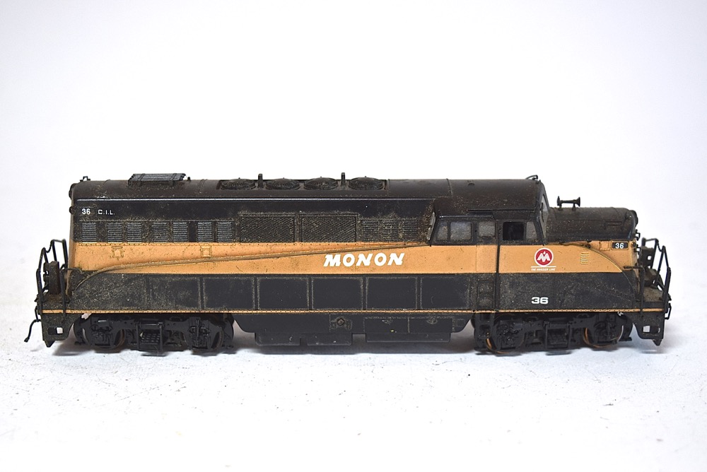 Pair of Monon HO Scale Model Trains EBTH