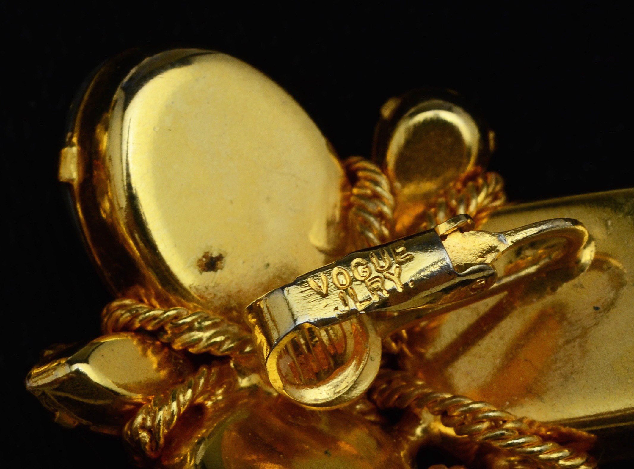 Vintage Vogue Demi Parure Brooch and ClipOn Earrings Set EBTH