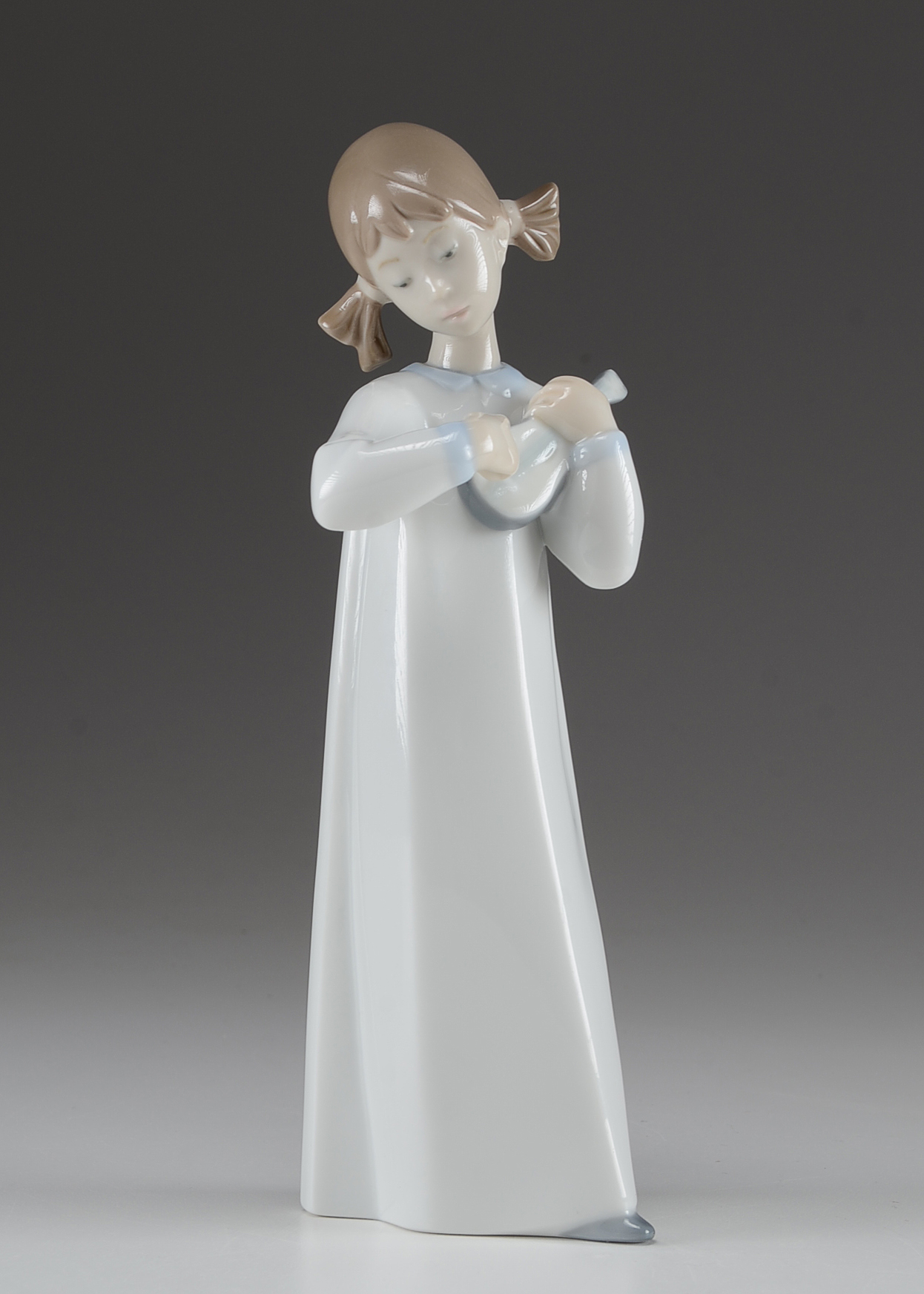 Retired Lladro Girl with Guitar Figurine EBTH