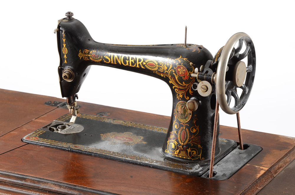 Antique Singer Pedal Sewing Machine | EBTH