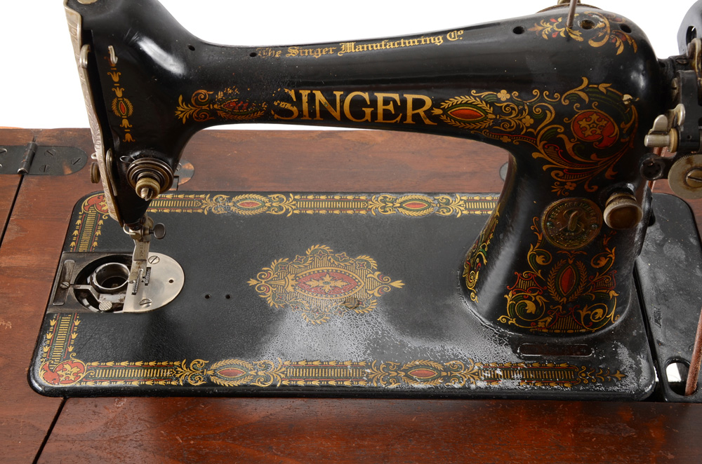 Antique Singer Pedal Sewing Machine | EBTH