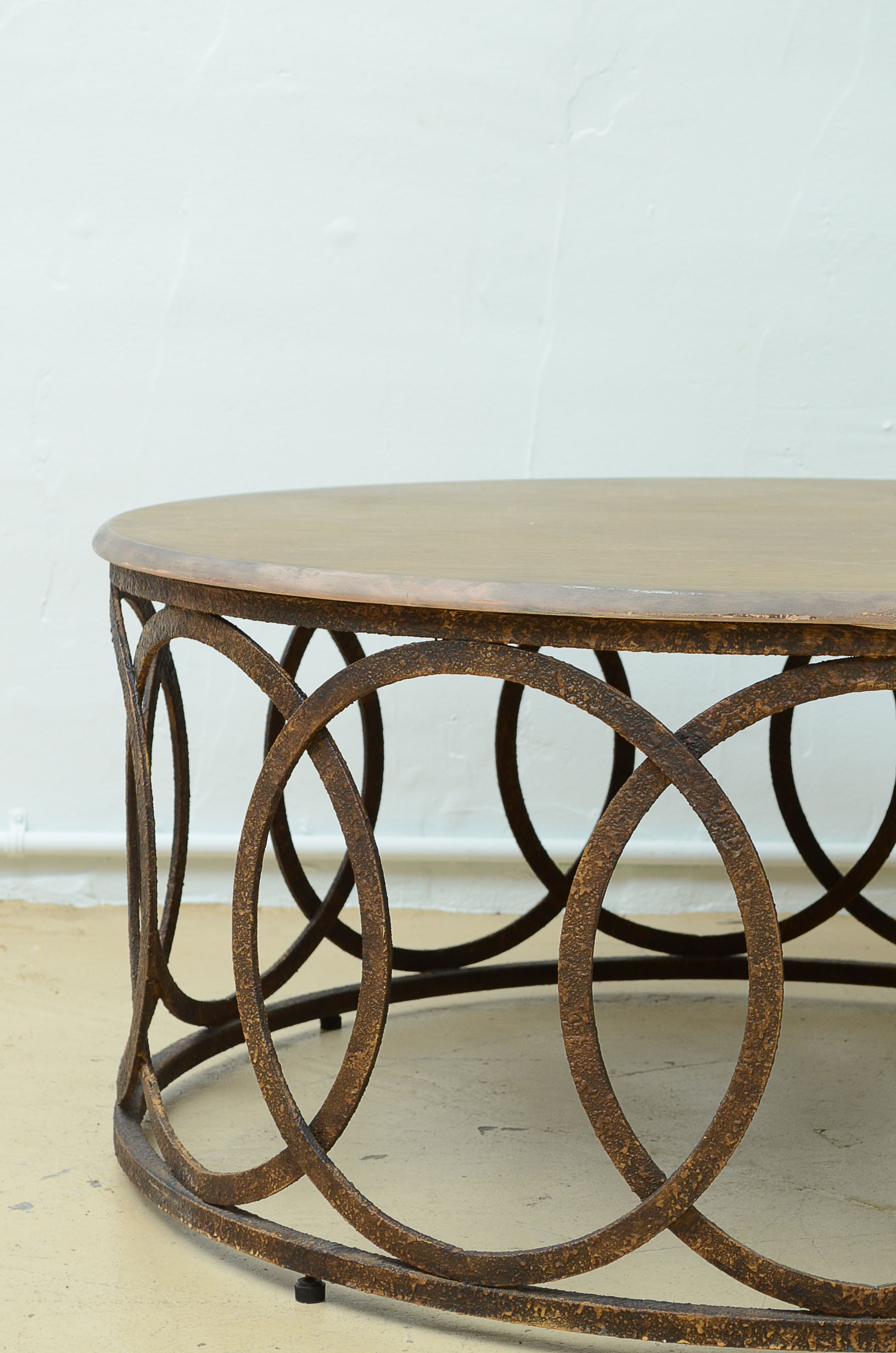 Contemporary Round Coffee Table EBTH