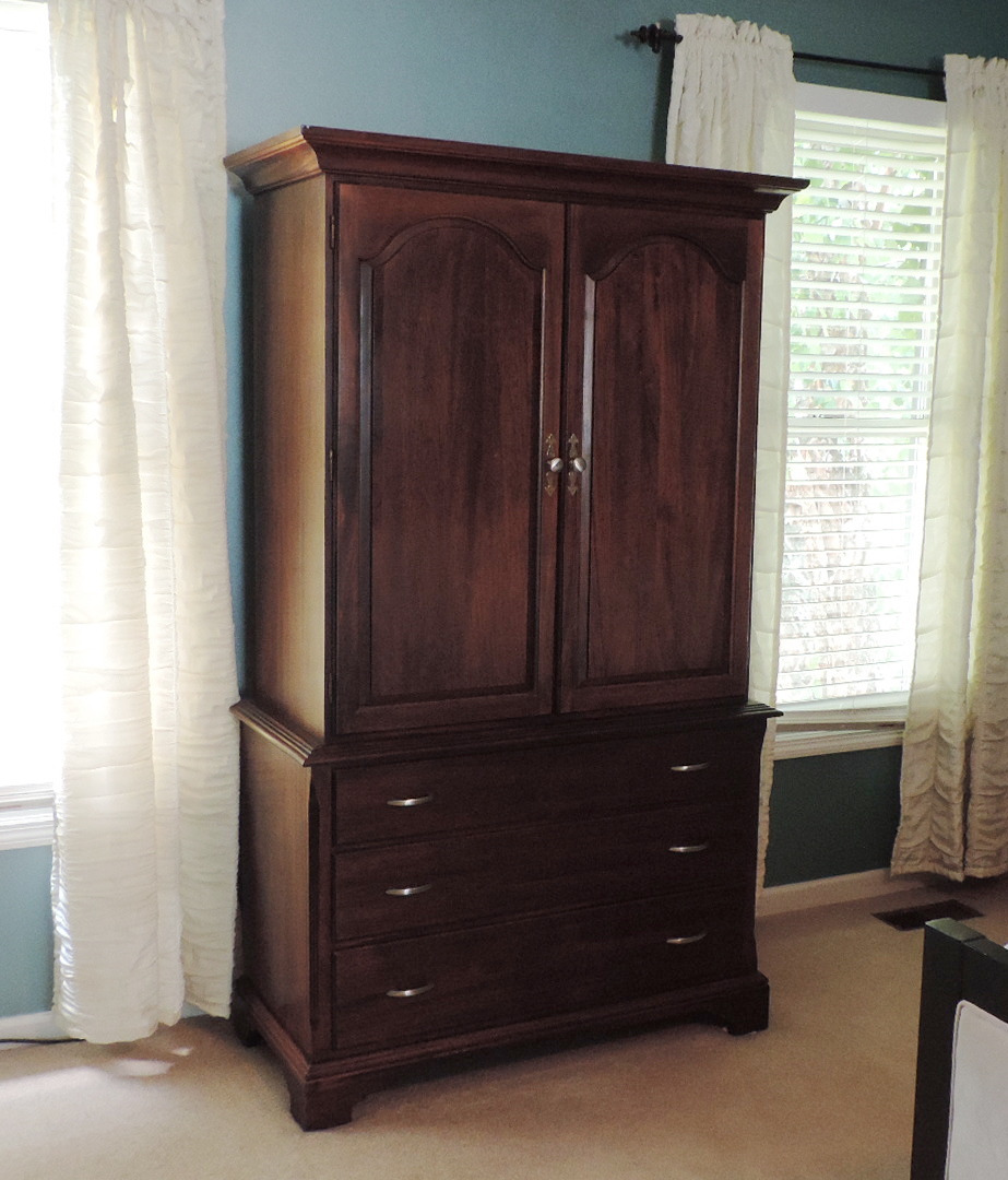 Armoire/Entertainment EBTH