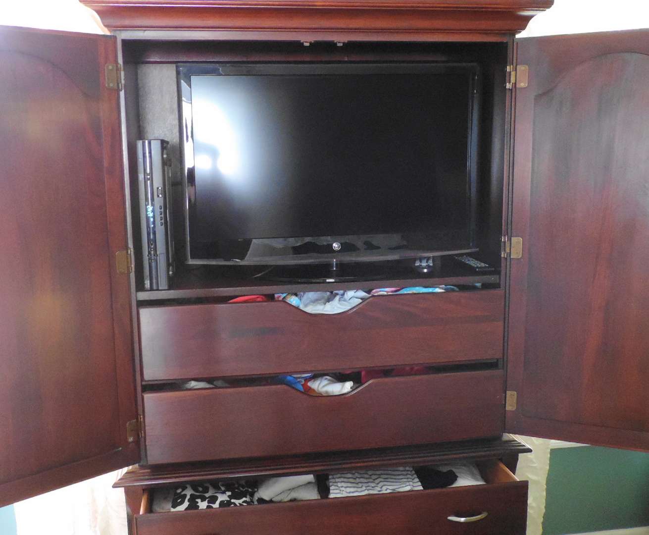 Armoire/Entertainment EBTH