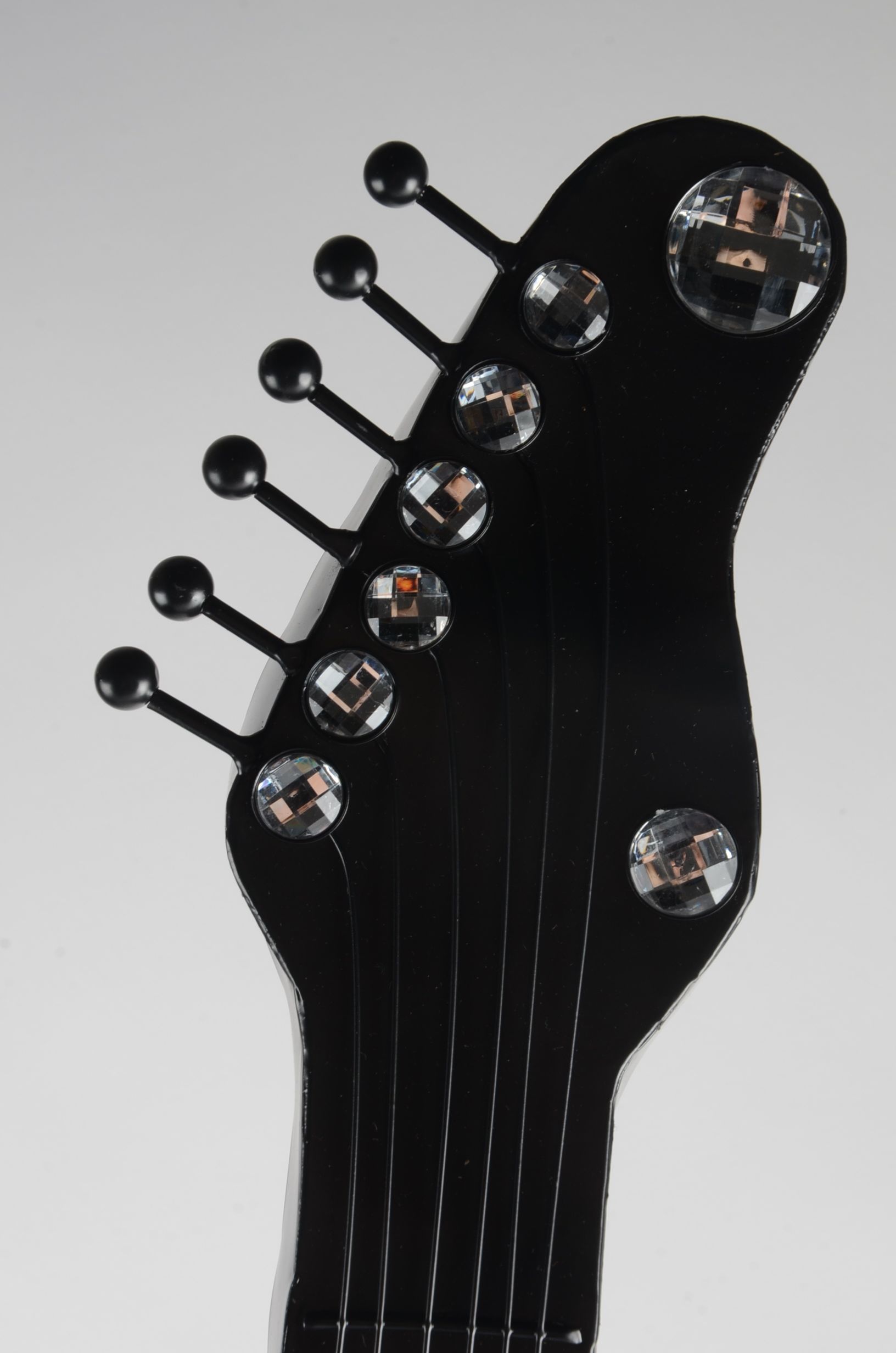 Metal Guitar Wall Hanging EBTH