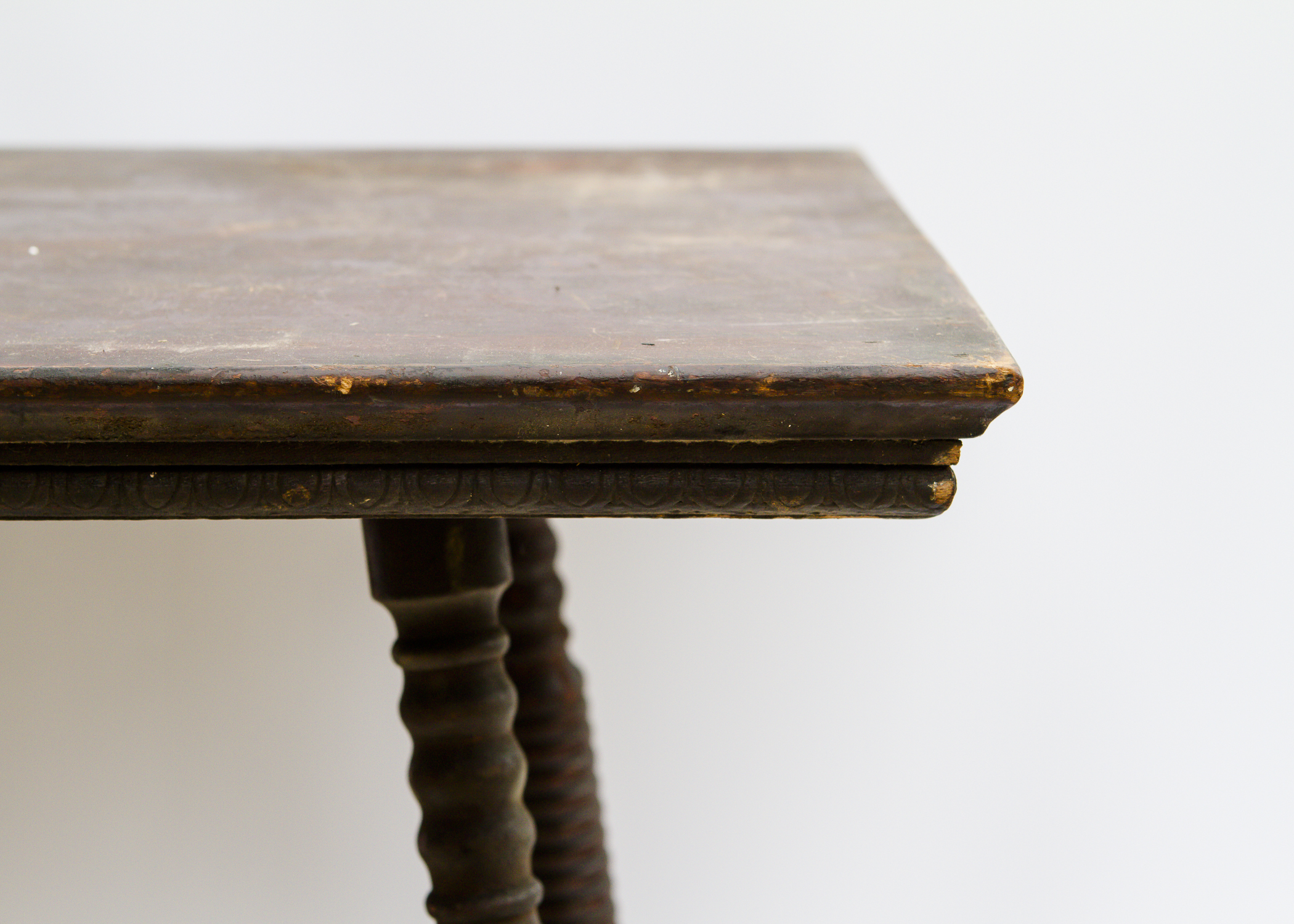 Victorian Antique Parlor Table with Claw and Ball Feet EBTH