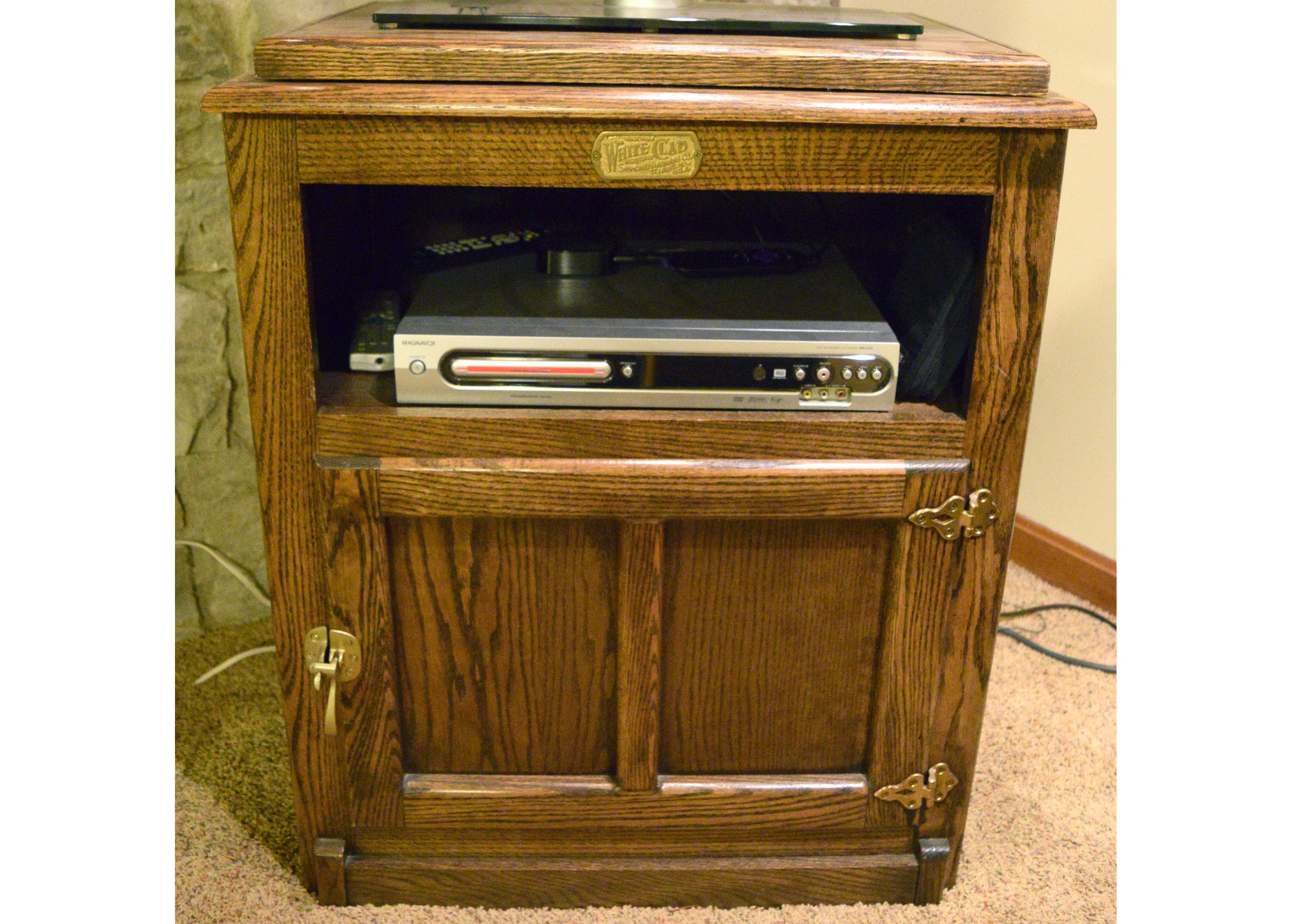 white clad simmons hardware co ice box