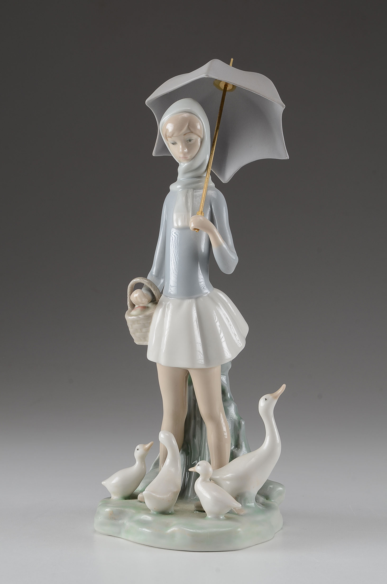 Lladro "Girl with Umbrella" 4510 Figurine EBTH