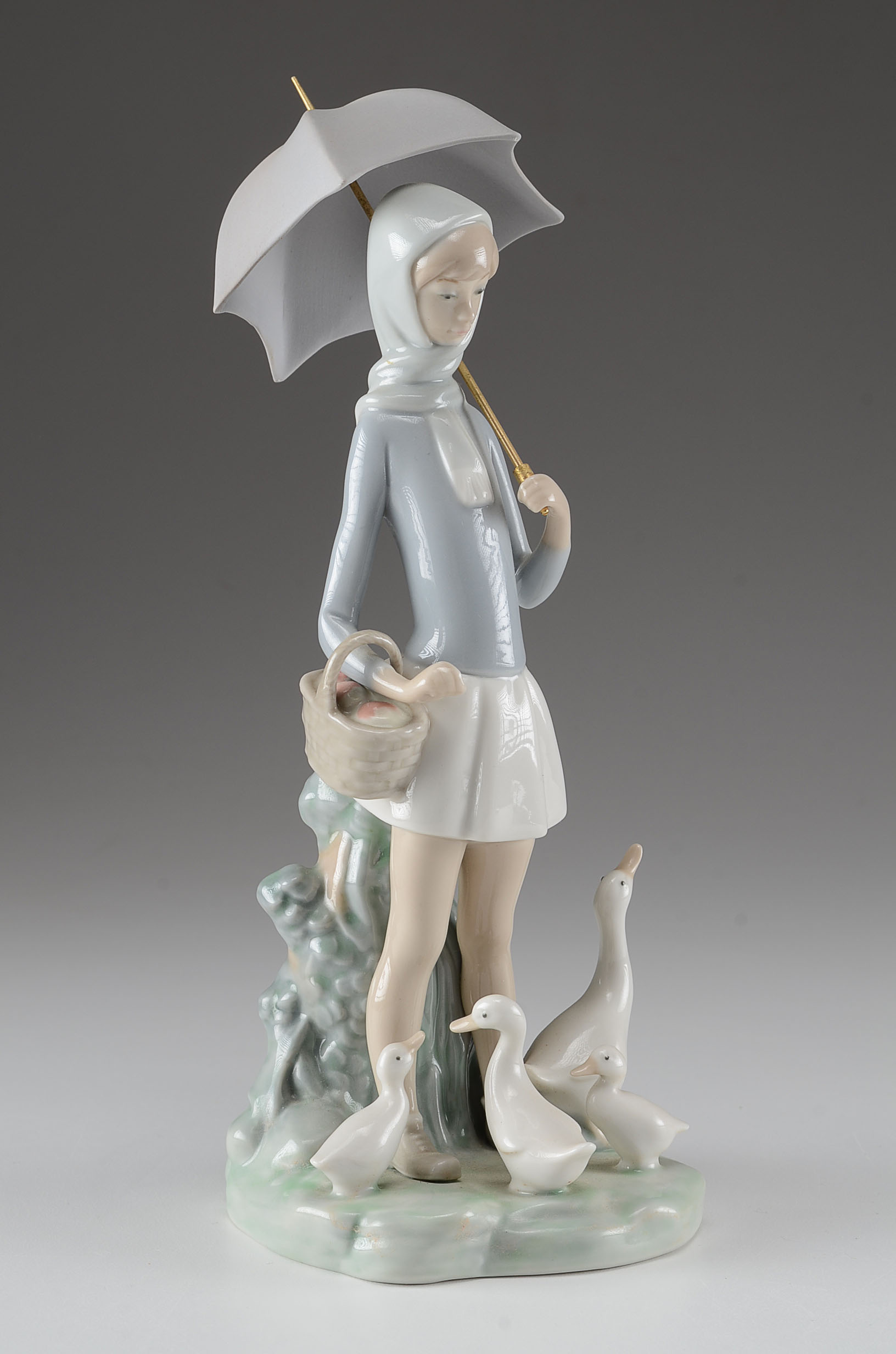 Lladro "Girl with Umbrella" 4510 Figurine EBTH
