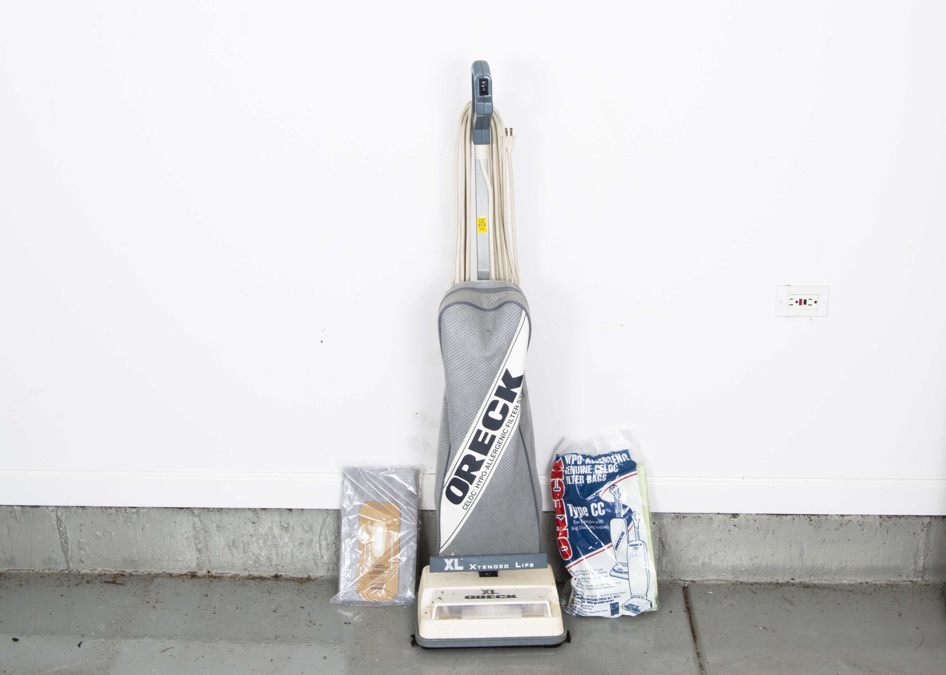 Oreck XL 9200 Upright Vacuum EBTH