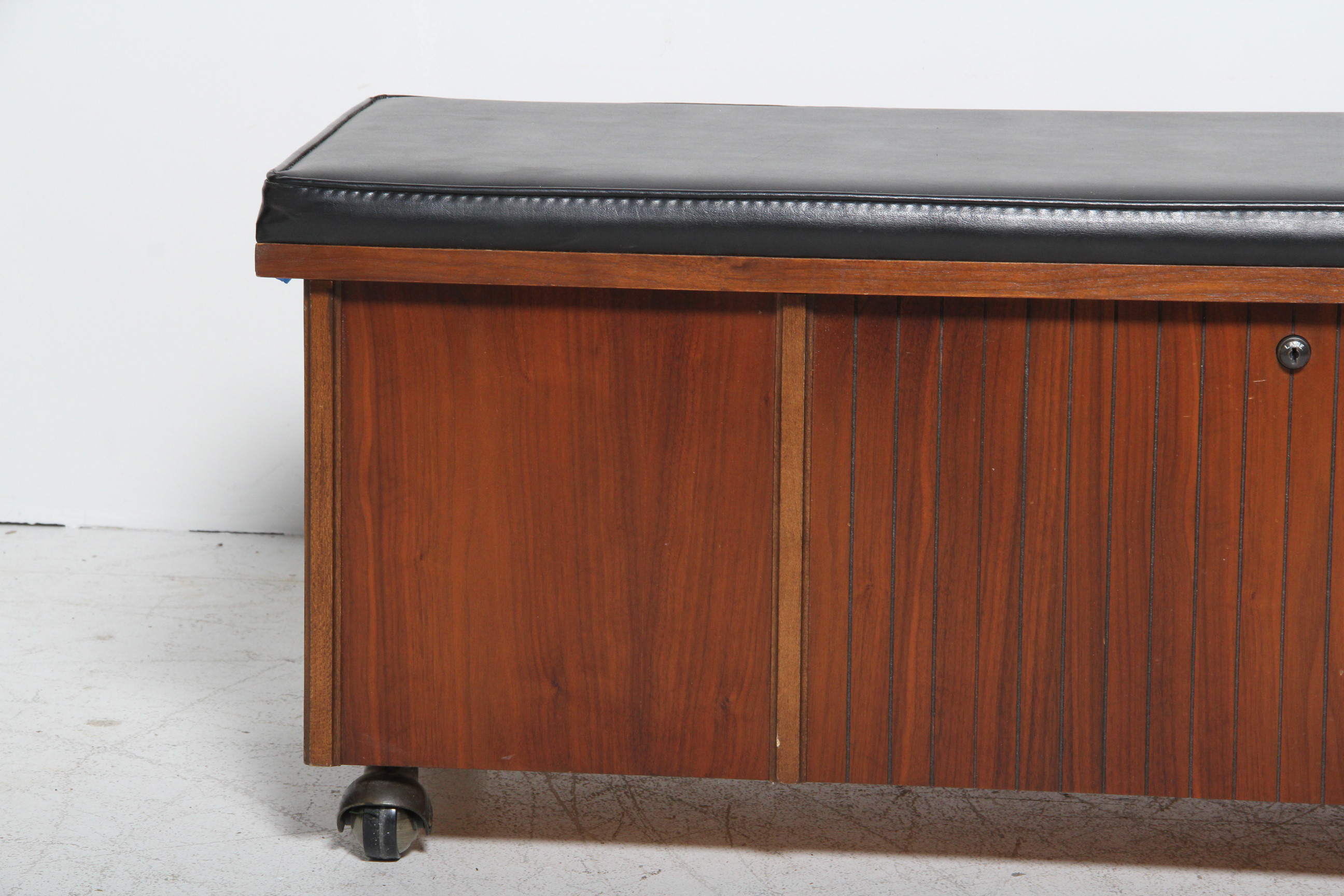 Vintage Lane Bench | EBTH