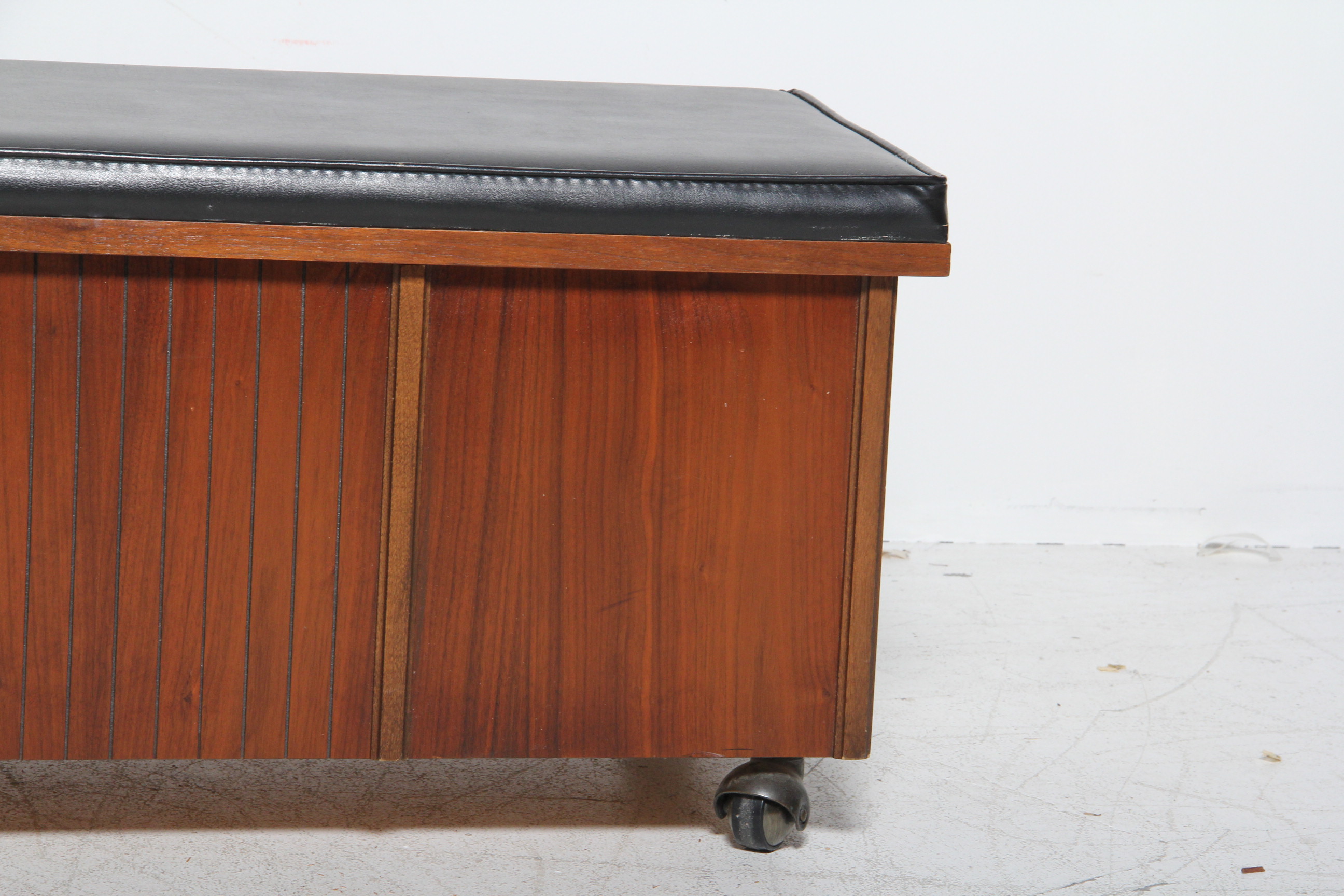 Vintage Lane Bench | EBTH