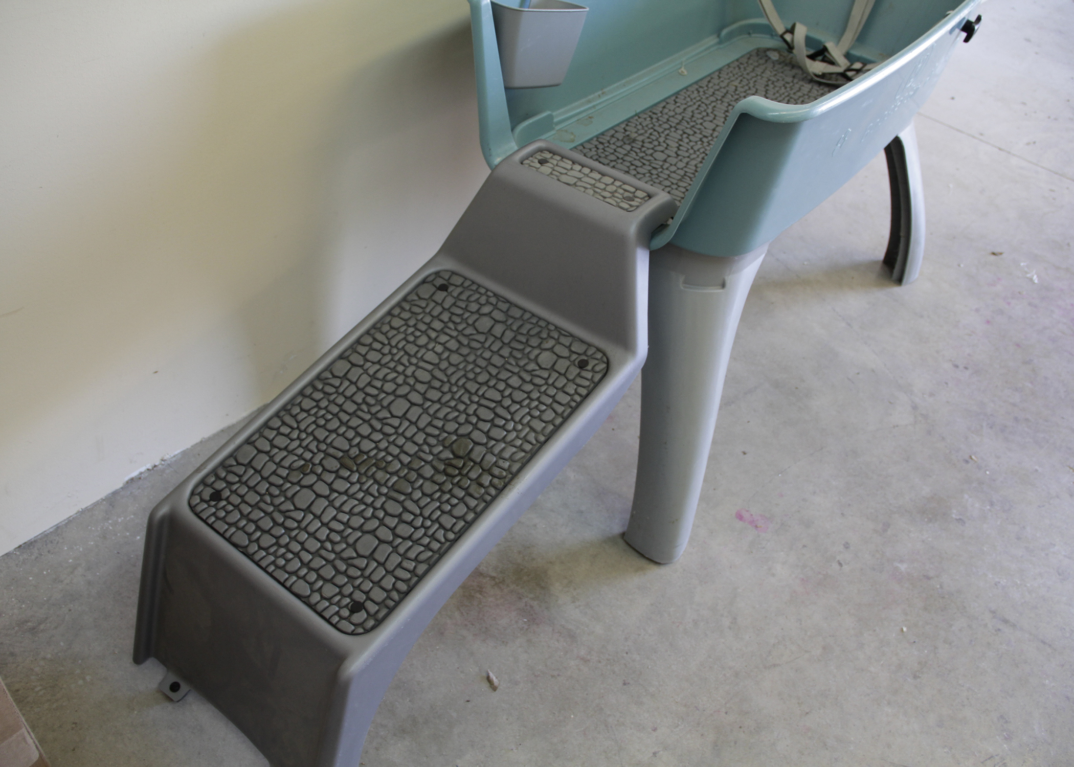 Plastic Dog Washing Table EBTH