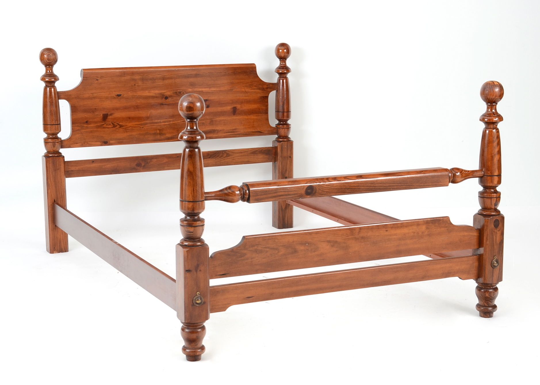 Pine Cannonball Queen Bed EBTH