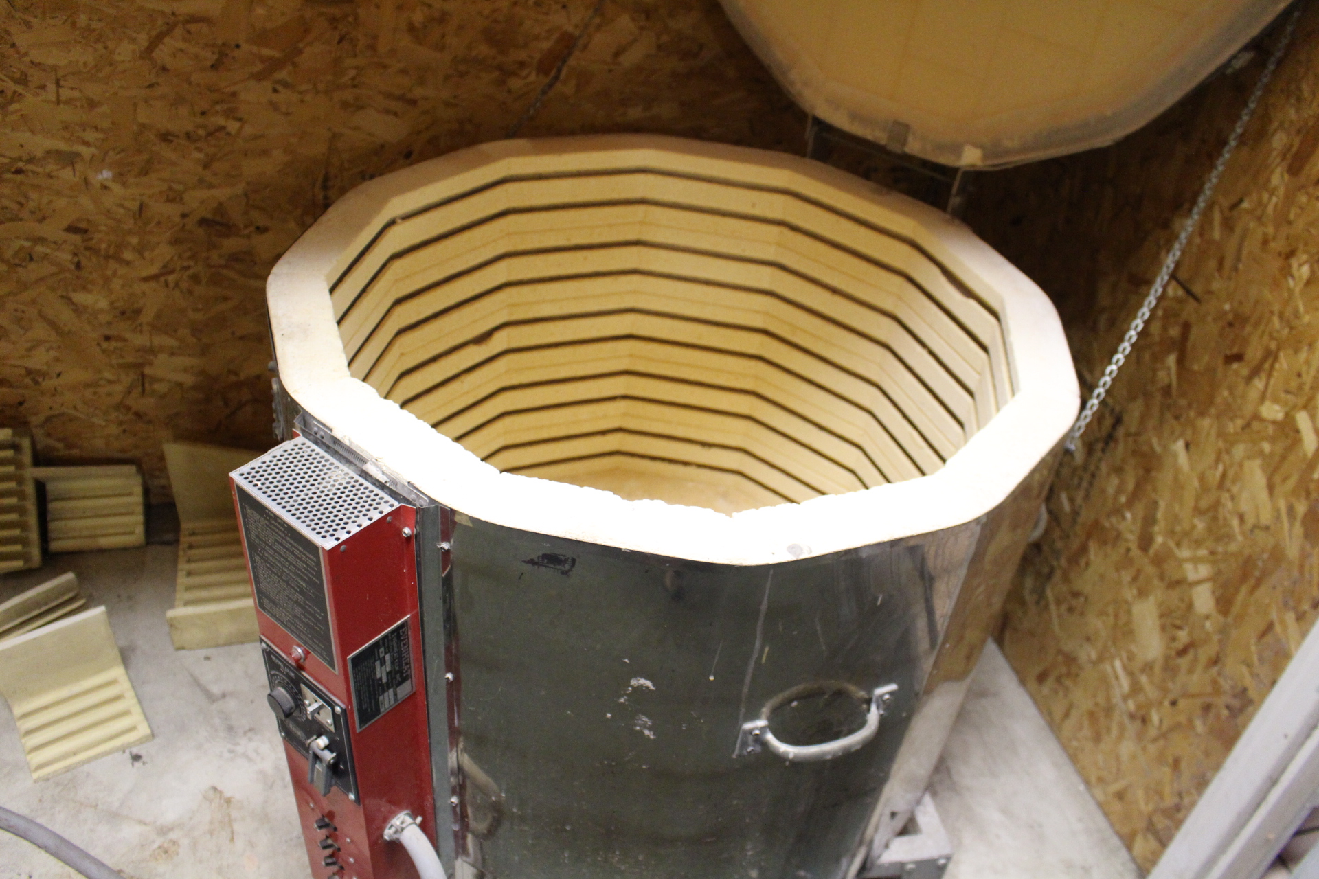 "Evenheat" Manual Kiln w/ Kiln Sitter Control and Supplies EBTH