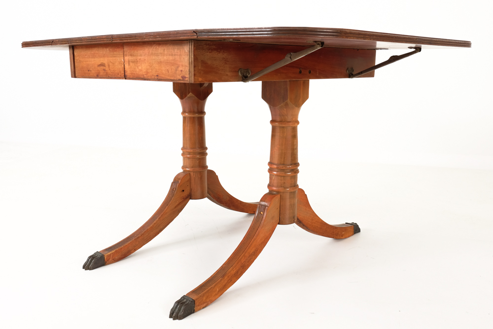 Duncan Phyfe Style Drop Leaf Dining Table EBTH
