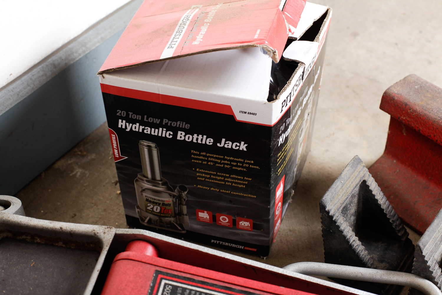 Assortment of Jacks and Accessories EBTH