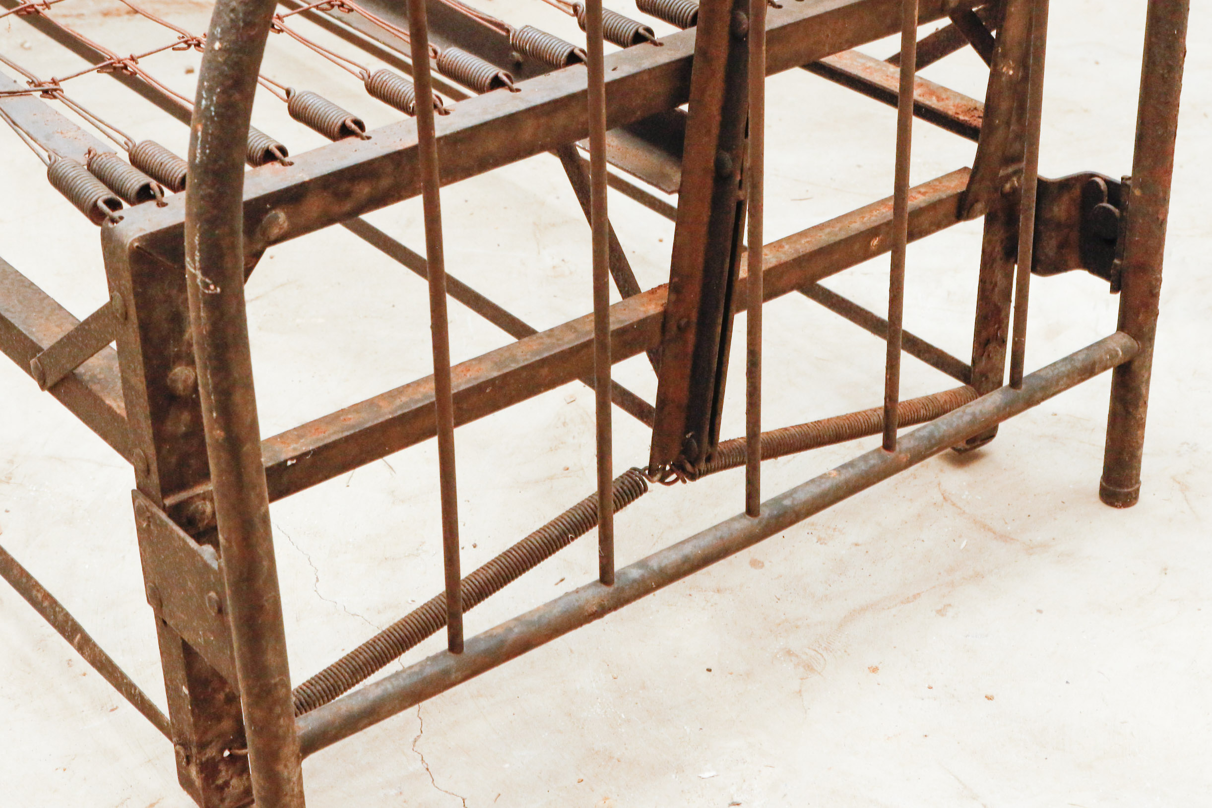 Antique Metal Trundle Bed EBTH