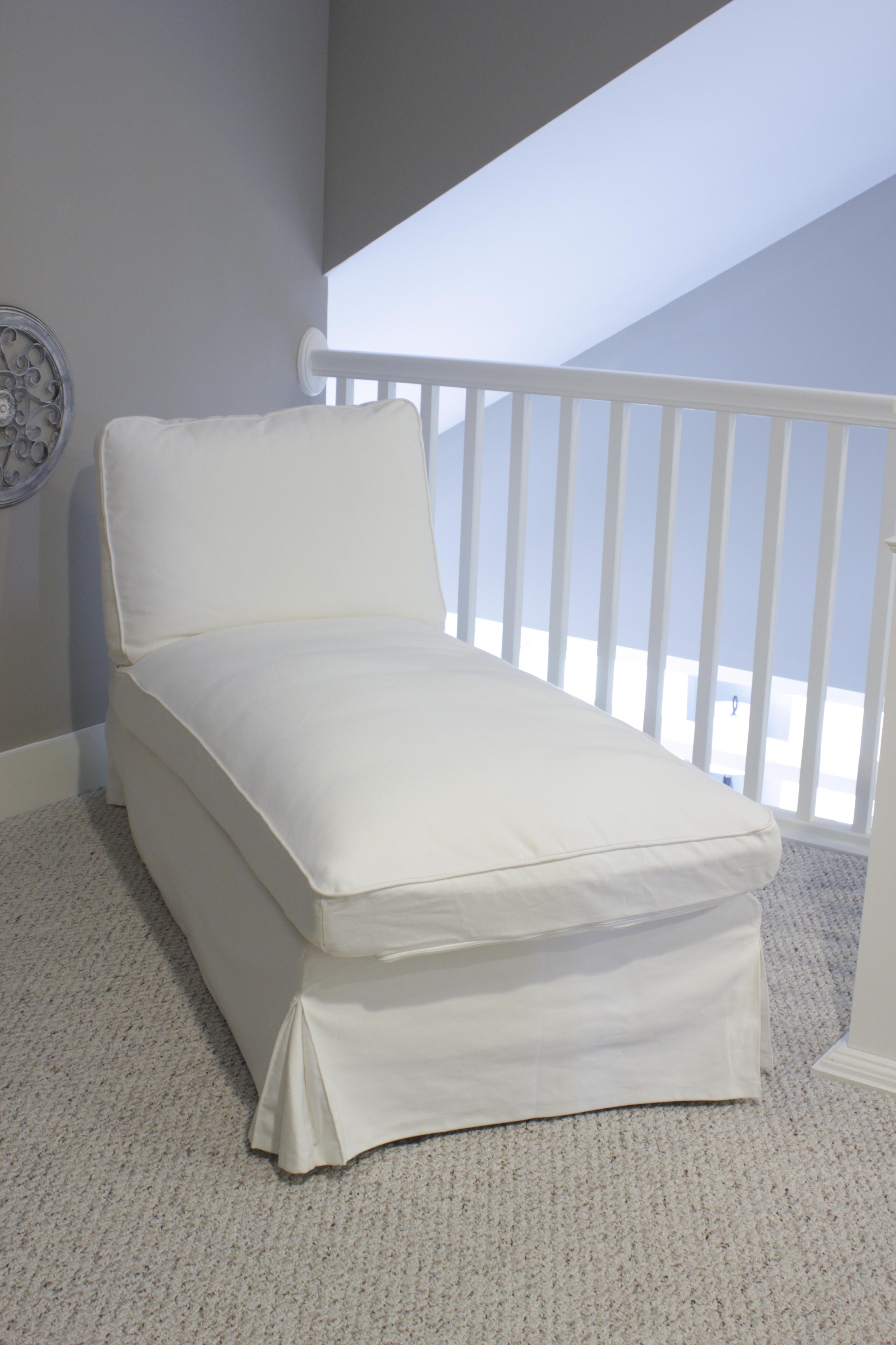 Chaise Lounge with Pillow and Throws EBTH