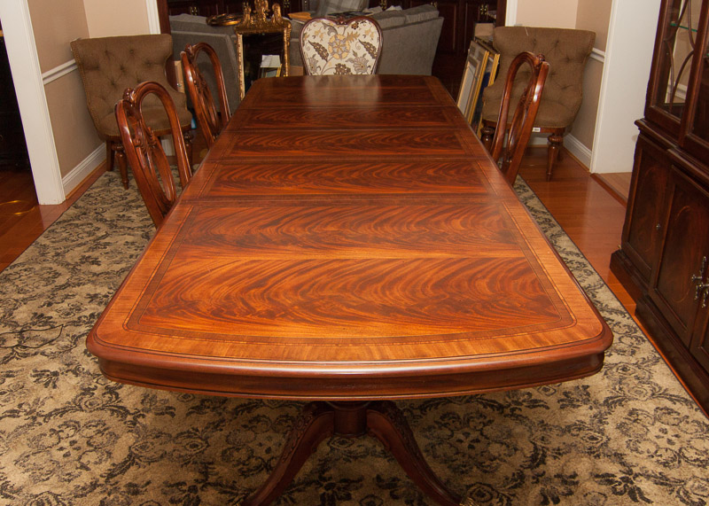 Thomasville Kent Park Dining Room Set EBTH